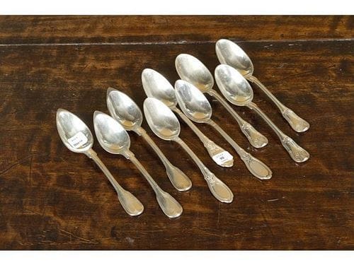 Neuf petites cuillères dépareillées en argent, environ 450 g.
