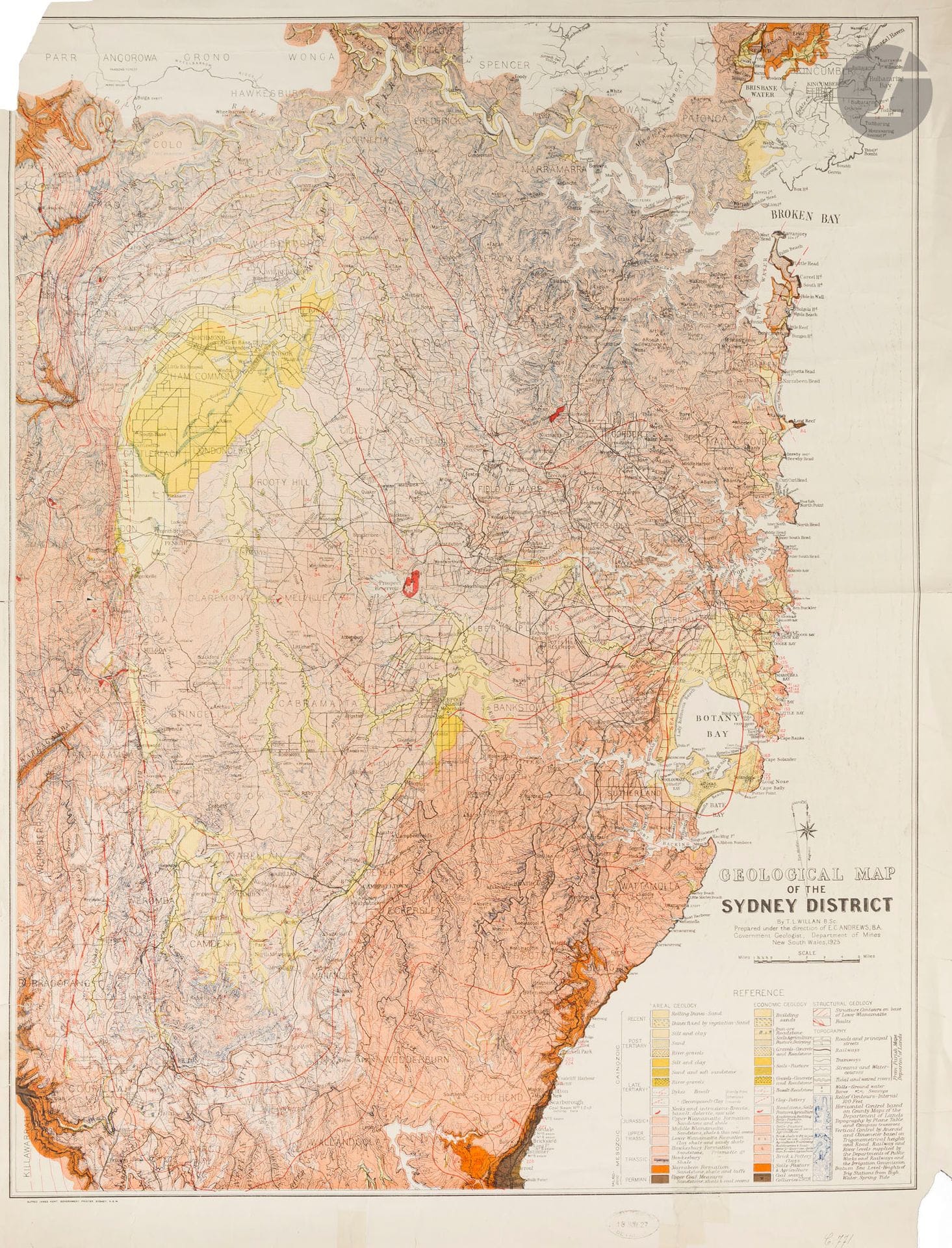 ANDREWS, E.C., Department of Mines. Geological Map of the Sydney District. / Map of the Sydney District - Geological Structure Contours. Alfred James Kent, Government Printer, 1925. 820 x 630 mm. Imprimée en couleurs. Grande carte imprimée en couleurs et 1 carte sur papier transparent qui se superpose sur la précédente. Fente le long du pli central sur 10 cm, 2 petits manques angulaires avec léger manque dans la carte.

Carte géologique du district de Sydney. 
Échelle : 2 milepour 1 pouce. Dressée sous la direction de E. C. Andrews, Department of Mines, New South Wales. 
 
Bien que des observations géologiques aient été réalisées dans le district de Sydney dès le début du XIXe siècle, les premiers travaux systématiques dans ce domaine furent publiés en 1867, lorsque le Révérend W. B. Clarke fit paraître ses Remarks on Sedimentary Formations in New South Wales. 
 
Par la suite, Wilkinson, David, Etheridge, Curran et d’autres chercheurs enrichirent considérablement ces connaissances avant 1900 ; les géologues postérieurs leur doivent une dette particulière, la plupart de ces premières études ayant été effectuées dans des conditions d’accès et de transport particulièrement difficiles. 
 
Depuis 1900, les travaux de Came, dans ses Memoirs on Kerosene Shale Deposits (1903) et The Western Coalfield (1908), ainsi que la carte géologique du district de Sydney publiée par Willan en 1925, ont permis de couvrir de larges parties de la feuille dite Sydney Sheet.