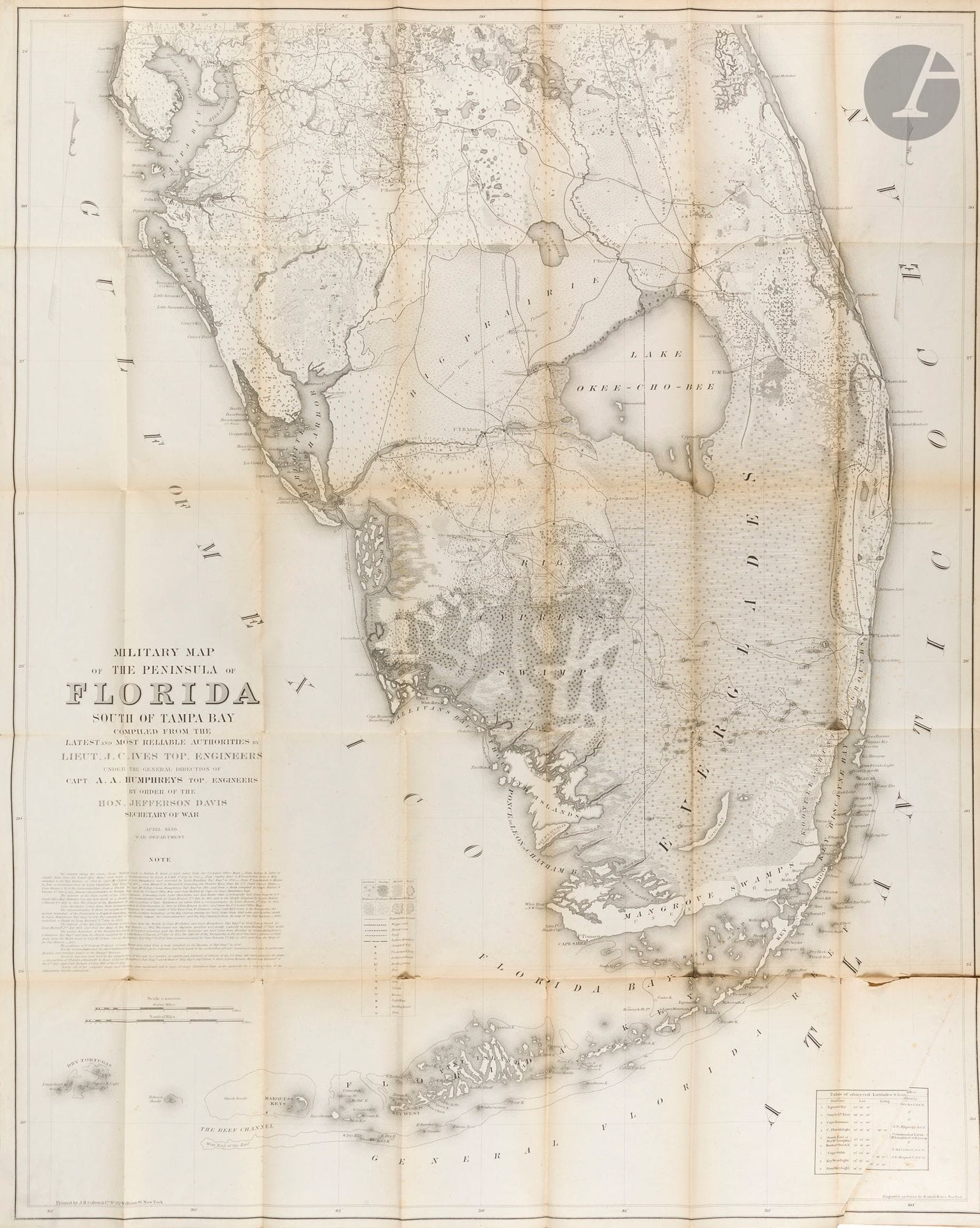 IVES, Joseph C. Military Map of the Peninsula of Florida South of Tampa Bay Compiled From The Latest and Most Reliable Authorities... April 1856. New York, 1856. 1060 x 830 mm. Noir et blanc. Carte dépliante reliée en tête du mémoire. Carte brunie le long des pliures, quelques fentes et 1 grande déchirure sur la partie rattachée au fascicule. Envoi de J. C. Ives en tête du mémoire.

Très rare première édition de cette carte fondatrice de la Floride, véritable pierre angulaire pour la compréhension du territoire au temps de la Troisième guerre séminole, publiée en 1856 pour accompagner le « Memoir to accompany a Military Map of The Peninsula of Florida ». Ensemble bien complet avec la carte reliée en tête du mémoire. 
 
Envoi de J. C. Ives en tête du Mémoire : with the compliments of J. C. Ives…
 
La carte décrit avec précision les dernières zones encore occupées par les Séminoles, témoignant de la manière dont les guerres précédentes et la politique d’Andrew Jackson les avaient refoulés au cœur du marais de Big Cypress et aux confins des Everglades.
 
Datés jusqu’en 1856, ils comprennent notamment :
Sept affrontements des deuxième et troisième guerres séminoles sont représentés, jusqu’en 1856 : 
Bataille d’Okeechobee (25 décembre 1837) 
Bataille de Jesup (24 janvier 1838) 
Bataille du 20 décembre 1841 
Escarmouche du lieutenant Hartsuff (décembre 1855, début de la troisième guerre) 
Bataille de janvier 1856 
Bataille du 7 avril 1856 
Bataille du 29 mars 1856 (la carte fut publiée le mois suivant)

Plus de 45 forts et dépôts militaires figurent sur la carte, dont seuls neuf sont encore occupés : Fort Deynaud, Fort Capron, Fort Green, Fort Hartsuff, Fort Dulaney, Fort Simon Drum, Fort Dallas, Fort Frazer et Fort Meade. Les autres, de Fort Lauderdale à Fort Gardner, sont indiqués comme abandonnés.
 
La carte retrace également les itinéraires de 25 expéditions et reconnaissances, entre les deuxième et troisième guerres séminoles. Parmi eux : Screven, Major Lauderdale, Colonel Harney, Colonel Taylor, General Twiggs, Colonel P. Smith, Captain Wright, Lieutenant Hartsuff (1835), Captain Allen (1838), Colonel Davenport (1839), Major Graham (1842), Lieutenant Benson (1854), Lieutenant A.P. Hill (1855), etc.
 
La carte présente des caractéristiques environnementales remarquables, distinguant six catégories de terrains : sawgrass (herbes scie), marais, marécages, broussailles (scrub), prairies humides et prairies sèches, ainsi que les zones boisées (hammocks) humides et sèches. 
 
Elle indique également plusieurs types de forêts : pin, palmetto, chêne, cyprès, et koontee (ou koonti), aujourd’hui connu sous le nom d’arrow-root de Floride ou sagou sauvage. 
Les Everglades et leurs environs sont représentés, y compris les futures zones métropolitaines de Miami, Palm Beach, Tampa Bay et Fort Myers. Tampa n’est alors qu’un village ; ailleurs, seules quelques habitations isolées apparaissent, avec mention des propriétaires. Deux phares sont indiqués : Key West et Cape Florida. 
 
Les voies de communication sont soigneusement différenciées : routes pour chariots, pistes, sentiers, frontières indiennes et projets de canaux.

La carte a été dressée par Joseph Christmas Ives (1829–1868), sur ordre du secrétaire à la Guerre Jefferson Davis.