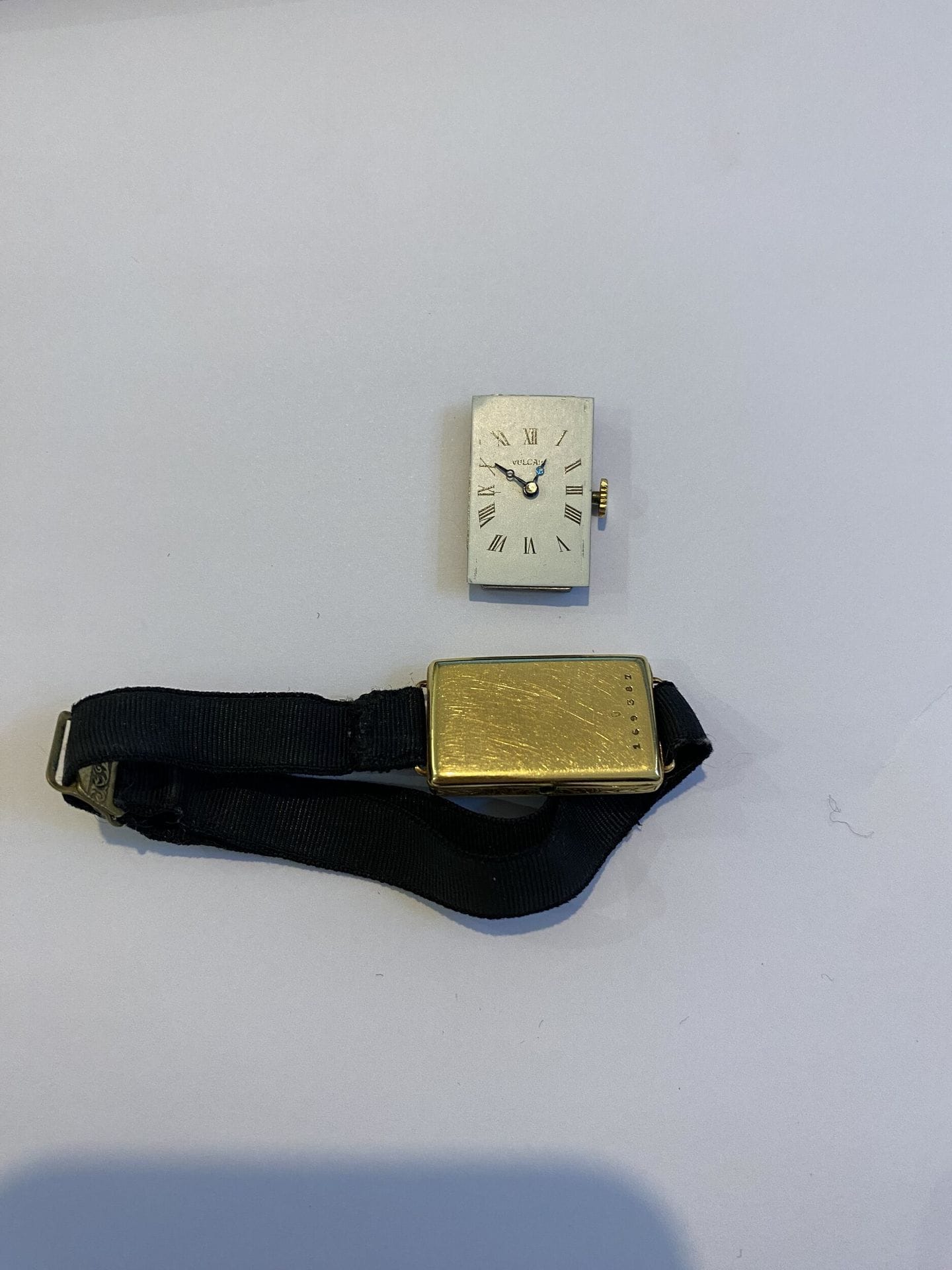 Vulcain watch, case in yellow gold 750/°°°.
Gross weight: 15.2g