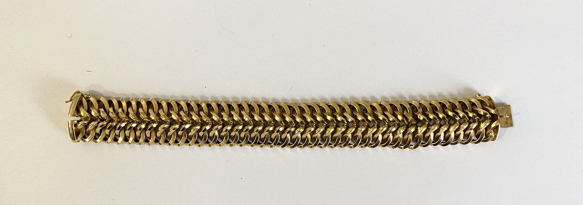 Bracelet en or jaune 750/°°° à maille souple.
Poids : 44,69 g