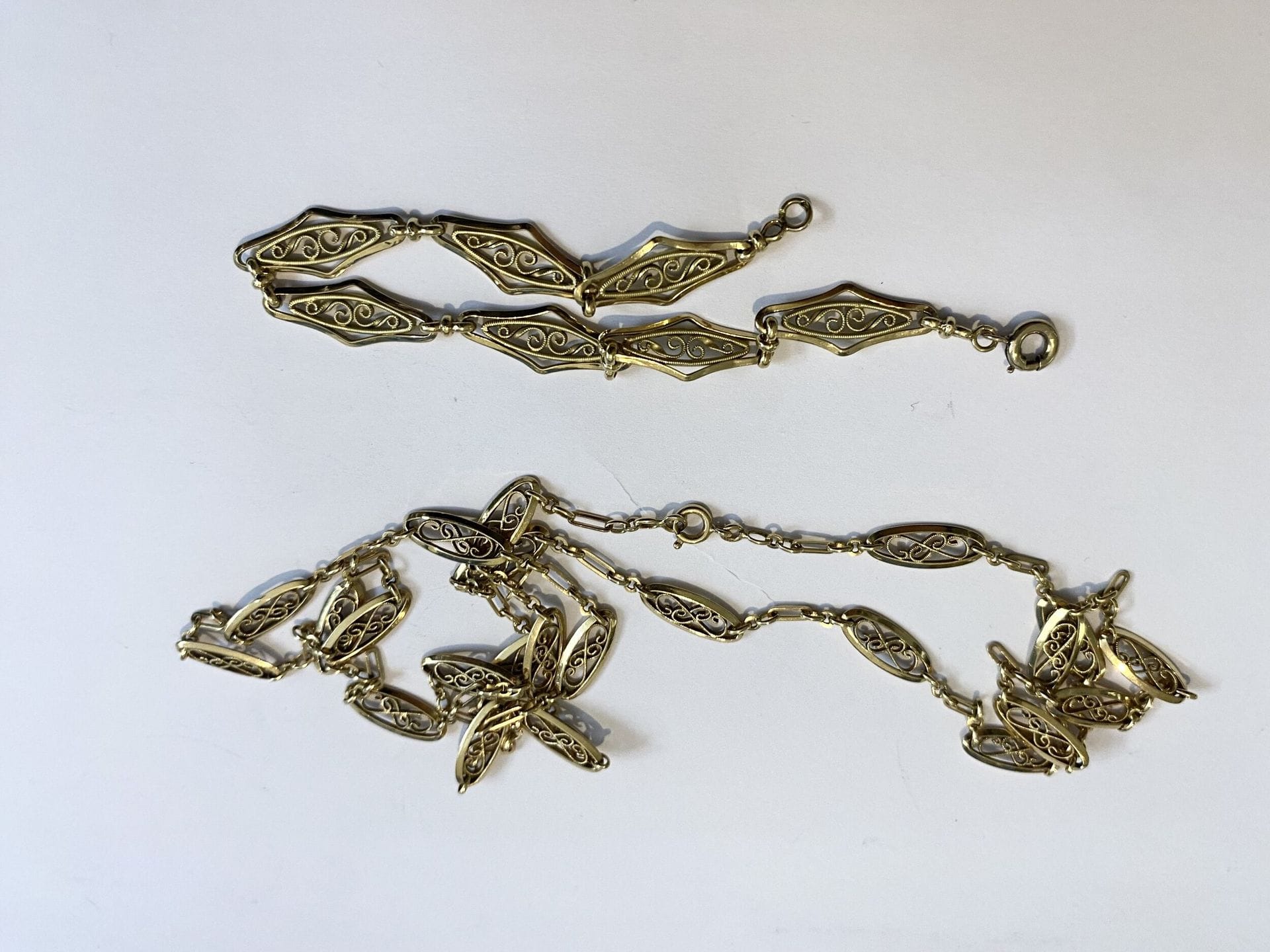 Bracelet et collier en or jaune 750/°°°
Poids : 16.6 g