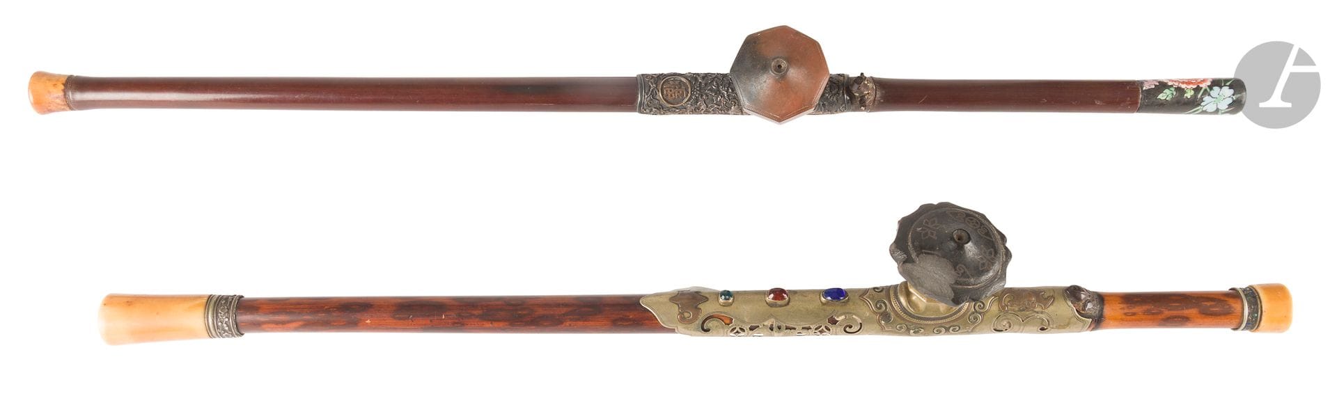 Two women's opium pipes with their stoves, China, 19th century
- One in bamboo with a paktong plate with chased and copper-inlaid decoration of bats, Buddhist symbols and ruyi heads. Top decorated with glass cabochons and colored stones. Black earthenware stove, damaged. L.: 54.3 cm; - The second in bamboo with a silvered repoussé metal plate decorated with longevity characters, insects and foliage. A black and polychrome enameled porcelain mouthpiece with flower decoration and a patinated bone mouthpiece. Octagonal stove in Yixing clay. L. : 61 cm

REQUEST QUOTES IN PROGRESS, LOT SOLD ON DESIGNATION