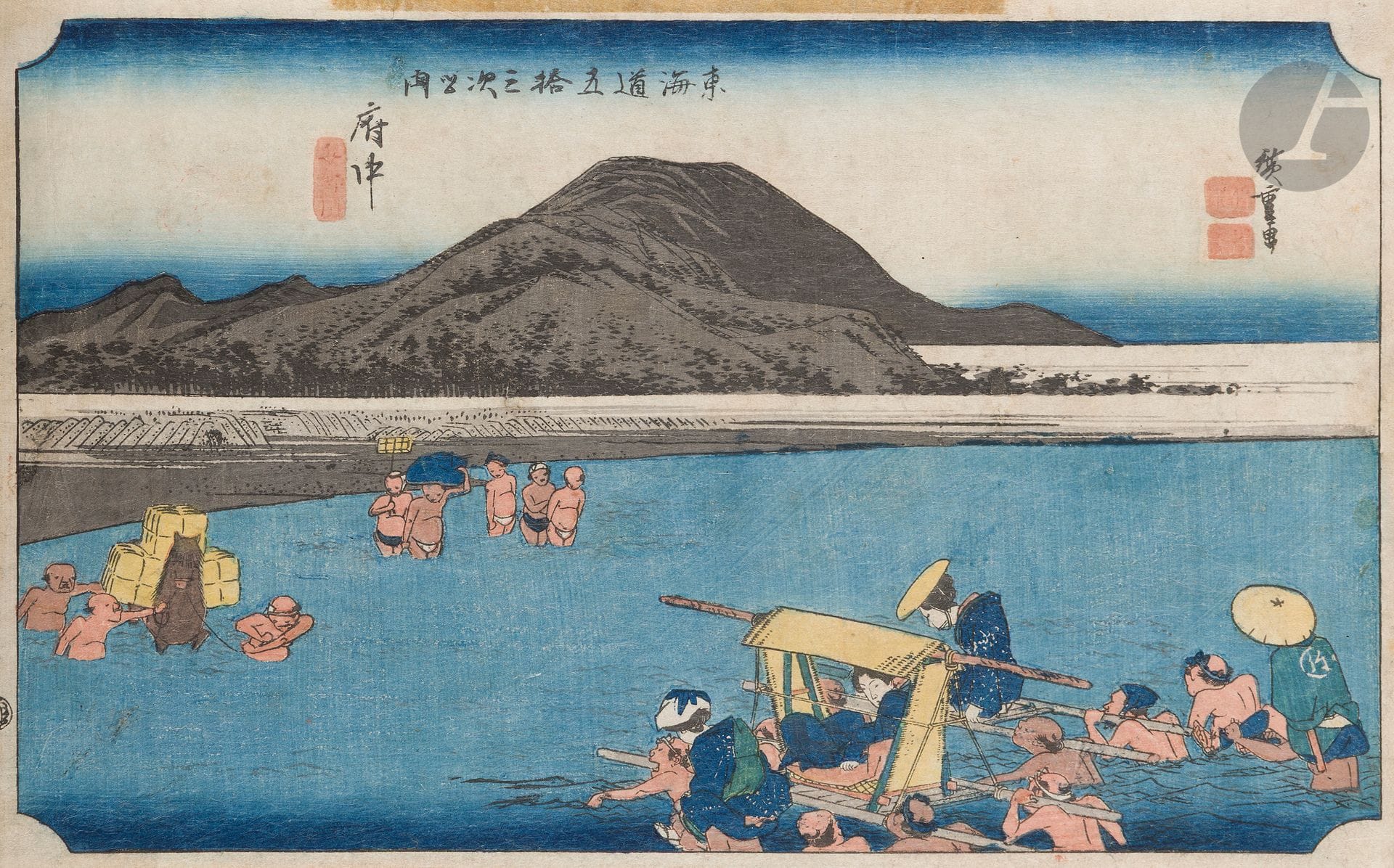 Andō (Utagawa) Hiroshige (1797-1858), une estampe de la série des « 53 stations du Tokaido » - Tōkaidō gojūsan tsugi no uchi - 東海道五十三次之内
Une estampe format ōban yoko-e, encre et polychromie sur papier. La station N°20, Fuchū: La rivière Abe. 
Tirage moyen, insolée, taches, trace de colle sur la marge supérieure, marges rognées.