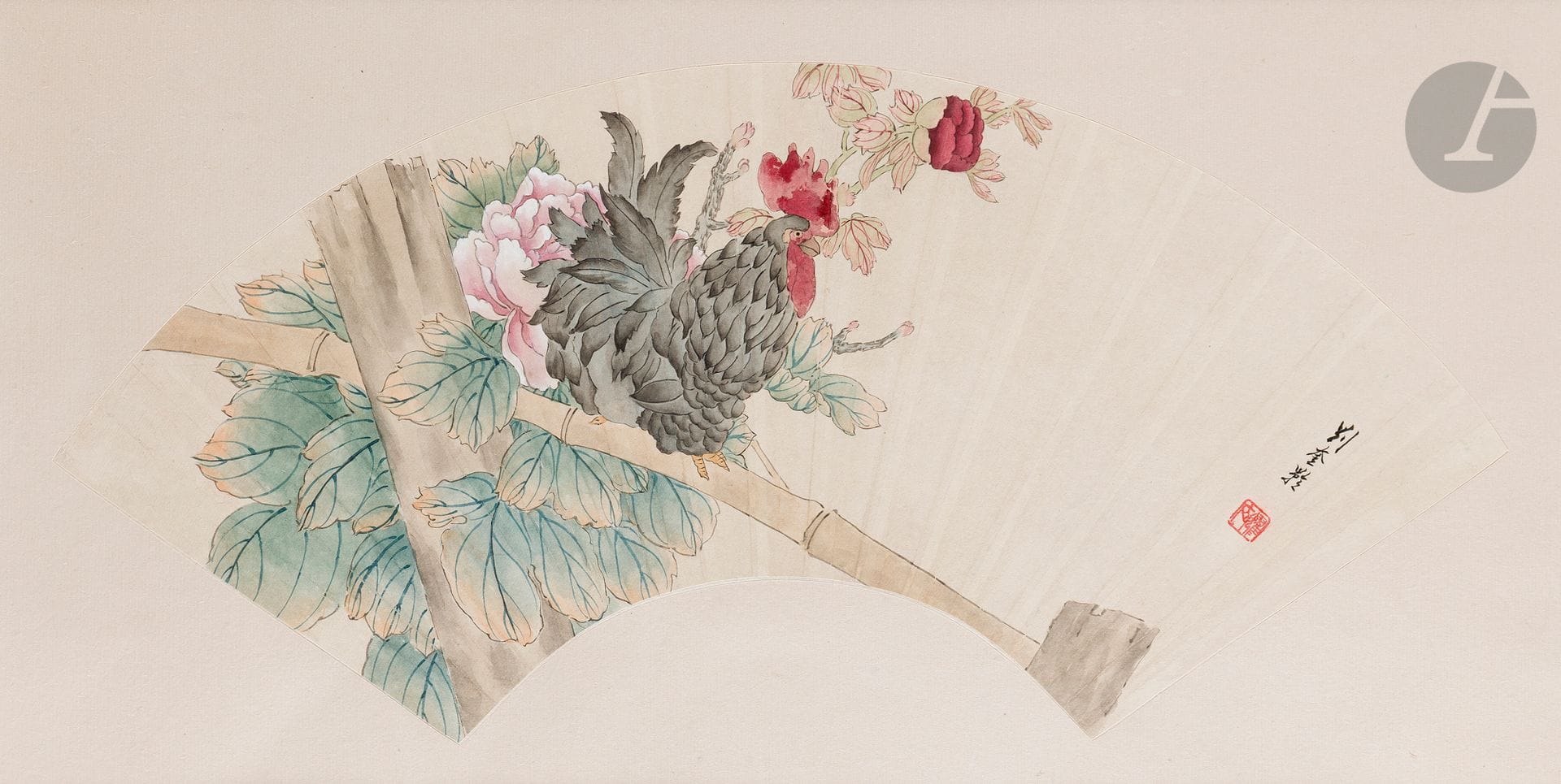 Liu Kuiling - 劉奎齡 (1885-1967), peinture sur éventail, Chine, XXe siècle
Encre et aquarelle sur papier représentant un coq perché sur une branche de bambou entouré de pivoines. Signée à droite 劉奎齡 avec un sceau de l’artiste.
Dim. à vue : 23,5 x 50 cm
Encadrée sans le verre.

Provenance :
Provenant d’une importante collection privée appartenant à une famille noble des Pays-Bas.
