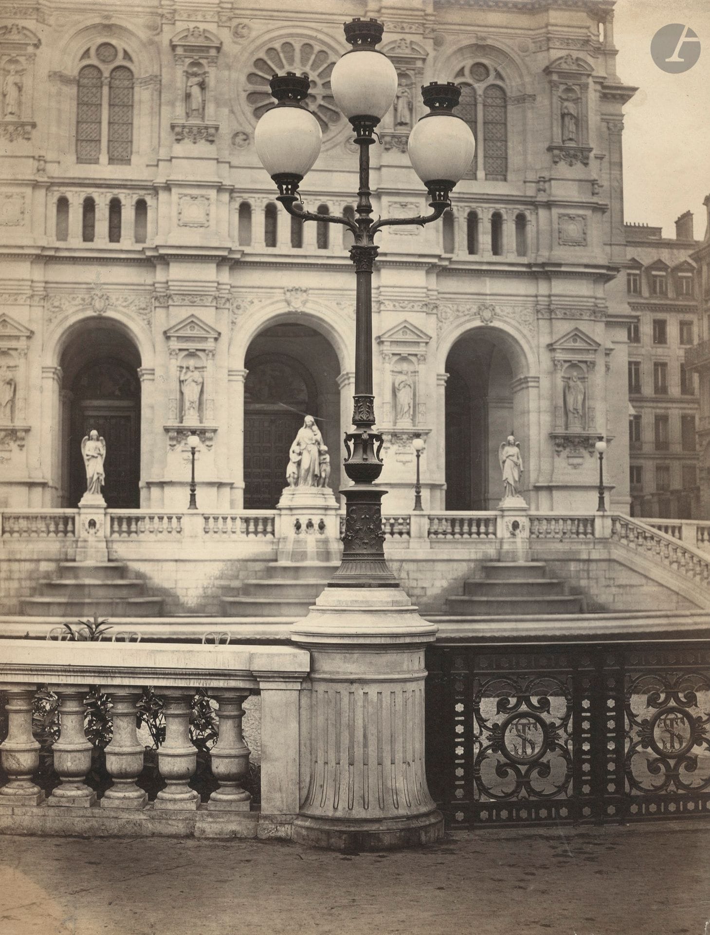 Charles Marville (1816-1879)
Lampadaires. Paris, c. 1855-1865. 
Jardin des Tuileries. Square de la Trinité. Palais de l'Industrie. Théâtre de l'Odéon. Église Saint-Vincent-de-Paul. Palais du Louvre. Boulevard de Sébastopol. Palais Bourbon. Palais Royal. 
12 épreuves sur papier albuminé (recoupées), contrecollées sur cartons. 
Formats : de 35 x 24 à 35 x 28 cm