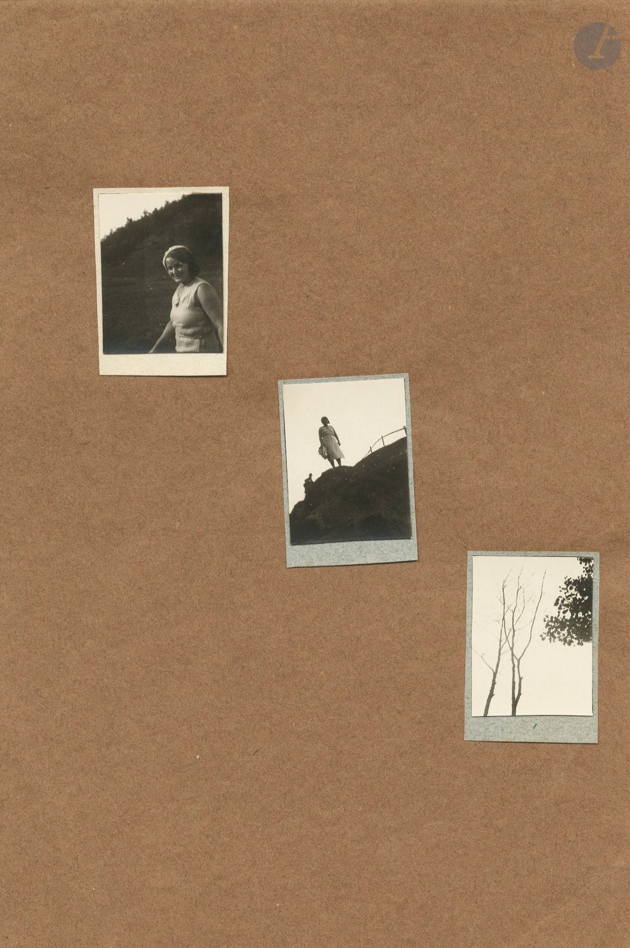 Josef Bartuska (1898-1963)
Woman. Roseaux, 1938.
Two (2) compositions, each consisting of three (3) vintage silver prints mounted on cardboard. Handwritten annotation and date in black ink top left of mount (1).
Medium format: 4.5 x 3 cm