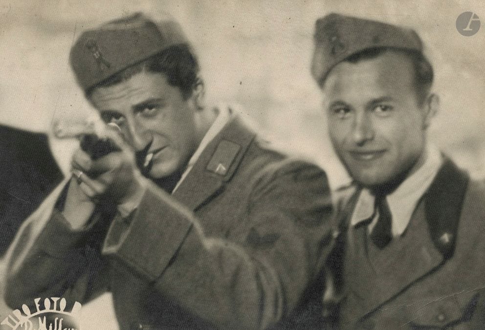Unidentified soldier
Photographic shooting, c. 1920.
Vintage silver print mounted on card. Credit "Tiro Foto" partially illegible in the negative.
13 x 17.5 cm with margins