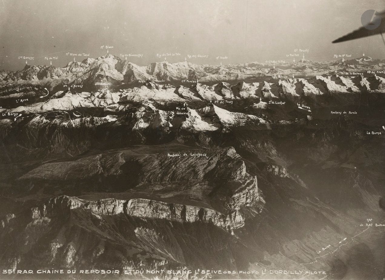 Military photography
Aerial views. Alps, c. 1930. 
Mont Blanc massif. Reposoir range. Verte region. Bossons glacier. 
Eight vintage silver prints. Numerous captions and a pilot photographer's credit in the negatives. 
Medium format: 22.5 x 16.5 cm
