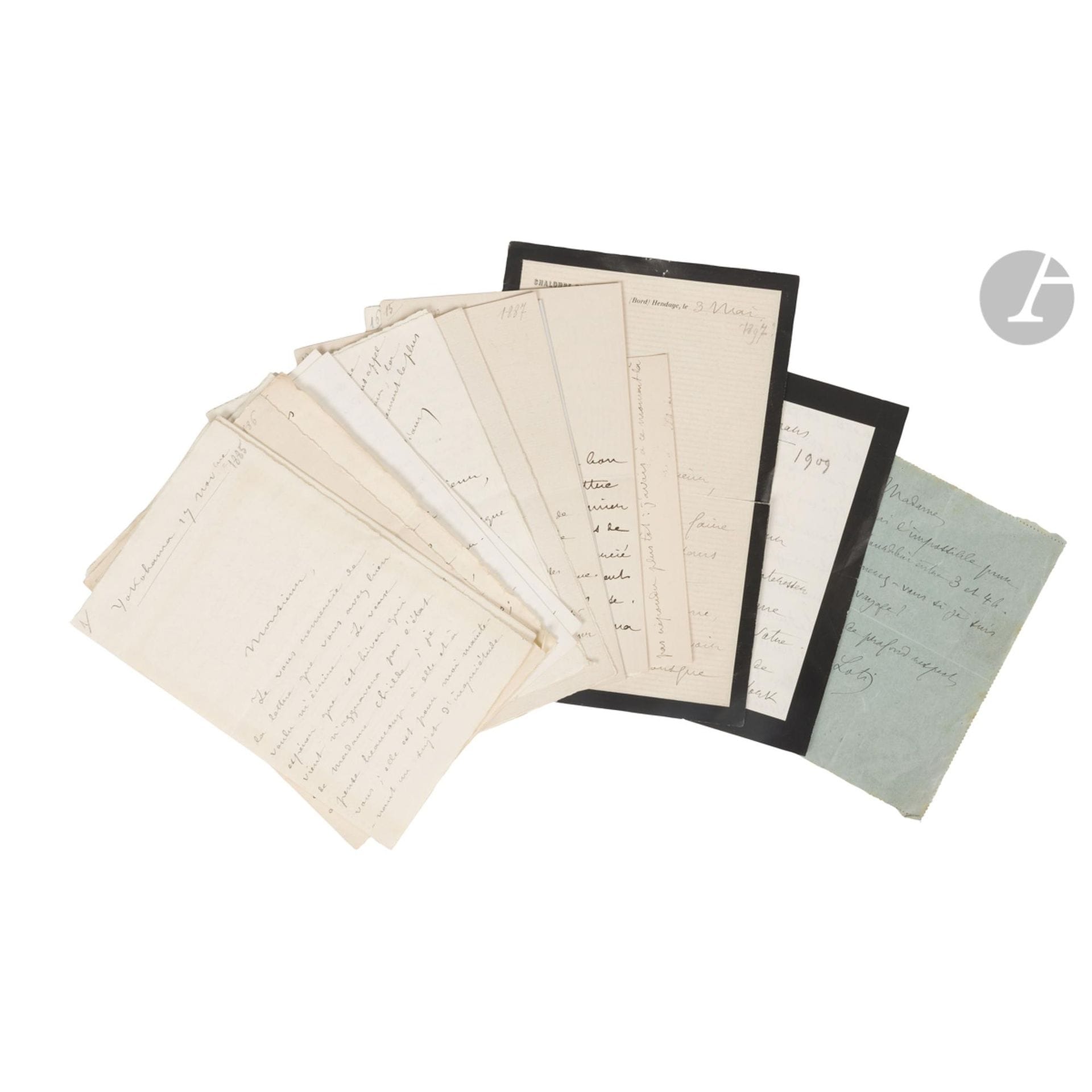 Pierre LOTI (1850-1923)
19 L.A.S. « Julien Viaud », 1885-1909, à Edward Lee Childe ; 55 pages in-8. 

Émouvante correspondance au mari de sa grande amie.
[Blanche Lee Childe a entretenu, d’abord sous le masque de «Oirda», une correspondance suivie avec Loti, qui témoigne d’une amitié forte entre eux deux. C’est elle qui imposa la publication de Pêcheur d’Islande à la Revue des deux mondes. Voir Blanche Lee Childe, Pierre Loti, Ah! cher Loti, croyez-moi, le Masque avait du bon. Correspondance (Le Passeur, 2022).]
Yokohama 17 novembre [1885], Loti s’inquiète de l’état de santé de Blanche: «je lui suis bien profondément attaché. Je lui écris très-souvent; mes lettres sont des espèces de petites visites que je lui fais pour la distraire un peu pendant ses longues heures de souffrance»… – Toulon samedi soir [27 février 1886], au reçu d’une dépêche alarmante: «ma pensée est toujours avec vous, et avec madame Childe pour qui j’ai de l’admiration et une affection presque fraternelle»…. – Dimanche soir [28 février]. En recevant la dépêche (annonçant la mort de Blanche), «je suis rentré m’enfermer chez moi pour pleurer. Et ce matin j’ai fait mettre un nœud de crèpe à ma casquette d’uniforme. Vous me permettrez bien de porter ce deuil, car il me semble un peu avoir perdu une sœur, exquise, que j’aurais de tout temps connue et aimée»… – Rochefort 19 mars. Son voyage à Paris est retardé. Il demande un portrait de Blanche. «Ensuite je voudrais la permission de dédier à la mémoire de Madame Lee Childe quelque chose sur l’Extrême-Orient qu’elle avait lu et trouvé joli»… – [Avril]. Il est très occupé par le commandement et l’armement du Magicien. «En outre, je n’ai pas achevé mon roman Pêcheur d’Islande dont la revue a commencé la publication, et il me faut y passer mes soirées, même mes nuits»…. – Au sujet du portefeuille contenant ses lettres à Blanche, que sa nièce Ninette lui apportera: «il sera conservé religieusement»… Il aimerait avoir une broderie faite des mains de Blanche, qu’il placerait «comme une relique quelque part dans mon salon turc où les profanes ne sont pas admis»….
[Janvier 1887]. Il termine ses Propos d’Exil, qu’il voudrait «dédier à la mémoire de Madame Lee Childe. La dédicace […] sera consacré à l’amie noble et exquise qui pour moi est toujours présente. J’essaierai de fixer un peu ses traits, de raconter ses derniers moments admirables»… – Il travaille au texte de la dédicace, «quelques pages si difficiles à écrire»… – Il soumet le texte de la dédicace. – Sur les corrections et suppressions à apporter à son texte. – Il dit sa sympathie… Il va passer une semaine chez la reine de Roumanie….
[1896]. Il n’a pas oublié «le mélancolique anniversaire. Ces dix années ont passé effroyablement vite et le souvenir de celle qui nous a quittés est encore pour moi comme tout nouveau; son cœur noble et sa claire intelligence me manquent toujours dans la vie»… Etc.
On joint une petite L.A.S., [10.XII.1913], à Marie Lee Childe (seconde femme d’Edward).

Provenance : château du Perthuis. 

Note : Liée familialement et amicalement à Valentine de Laborde, Blanche est proche des milieux littéraires de la seconde moitié du XIXe siècle autour de Mérimée. Elle publie elle-même plusieurs textes, notamment dans la Revue des Deux Mondes, dont Impressions de Voyage, 1882, Le général Robert E. Lee (1873) ainsi qu’Un Hiver au Caire, Journal de voyage en Egypte, 1883, chez Calmann Lévy. 
C’est sa correspondance romanesque avec Pierre Loti qui la fait entrer dans la grande histoire de la Littérature. Éditée par Hervé Duchêne en 2022 (Blanche Lee Childe, Pierre Loti, Ah ! cher Loti, croyez-moi, le Masque avait du bon. Correspondance (Le Passeur)), cet échange épistolaire entre une mystérieuse inconnue masquée orientale (« Oirda, la Rose ») et un jeune marin écrivain va déboucher sur une franche amitié. Blanche assurera même la relecture de Mon frère Yves et fera l’objet, après son décès tragique, d’un hommage à la mémoire de Madame Lee Childe en guise d’introduction à Propos d’exil en 1887 (lot 75).