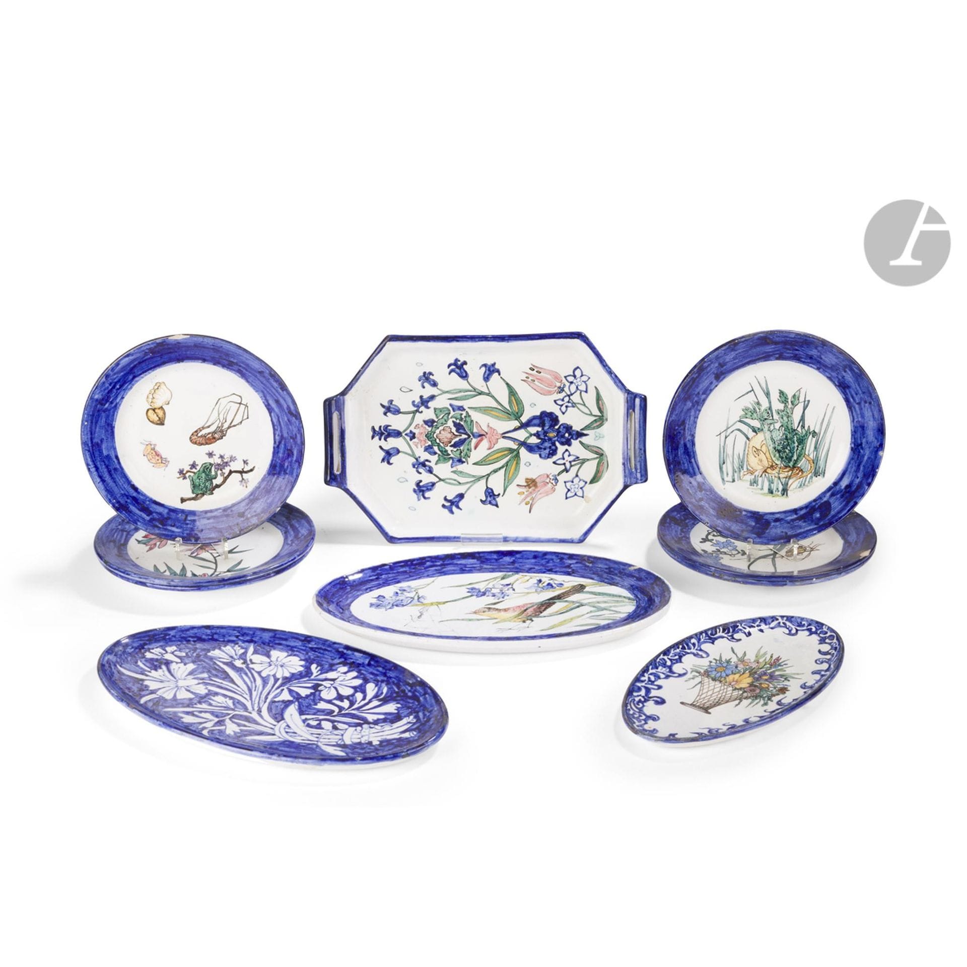 Blanche LEE CHILDE (1837-1886) et FAÏENCERIE DE GIEN
Service « Blanche »
Partie de service de table en faïence de Gien émaillé comprenant : 6 assiettes rondes (D. : 16cm) et un plat ovale (25,5 x 15 cm) à décor d’animaux, insectes, crustacés, légumes et branches fleuries. Bordure bleue. 
On joint 2 plats ovales (25,5x15cm et 20x11cm) et une bannette (24x15,5cm). 
Toutes les pièces marquées «Blanche» au revers et numérotées. Un des plats et la bannette portent l’inscription GIEN. Une étiquette au revers de chaque pièce indique un emplacement.  
Éclats. 

Originaire de la région de Montargis, Blanche a sans doute profité de sa proximité avec le centre faïencier de Gien pour décorer un certain nombre de pièces en s’inspirant du service Rousseau imaginé par Félix Bracquemont dans les années 1860. Les pièces étaient probablement destinées à servir à la décoration de son château du Perthuis qu’elle entreprend en 1883.

Provenance : château du Perthuis. 

Note : Blanche, fille aînée du sculpteur Henry de Triqueti est une artiste et femme de lettres. Elle épouse en premières noces le banquier protestant François Delessert, un des pionniers de la photographie et neveu de Valentine de Laborde, avec qui elle se liera. Elle tient salon, fréquente les écrivains en vogue, se passionne pour les mystères de l’Orient. Elle publie son voyage en Égypte, se lie d’une amitié profonde avec l’archéologue et historien Salomon Reinach et soutient Pierre Loti avec qui elle entretiendra une correspondance romanesque. Elle écrit dans la Revue des Deux-Mondes, s’adonne à la peinture et réalise des portraits dont celui de Washington conservé au musée d’Orsay (Portrait de Washington en buste, 1869, gouache de forme ovale, dim. 24,8 x 19,7 cm, n° inv. RF5166). 
Elle épouse en secondes noces Edward Lee Childe, le neveu du célèbre général sudiste Robert Lee (1807-1870).