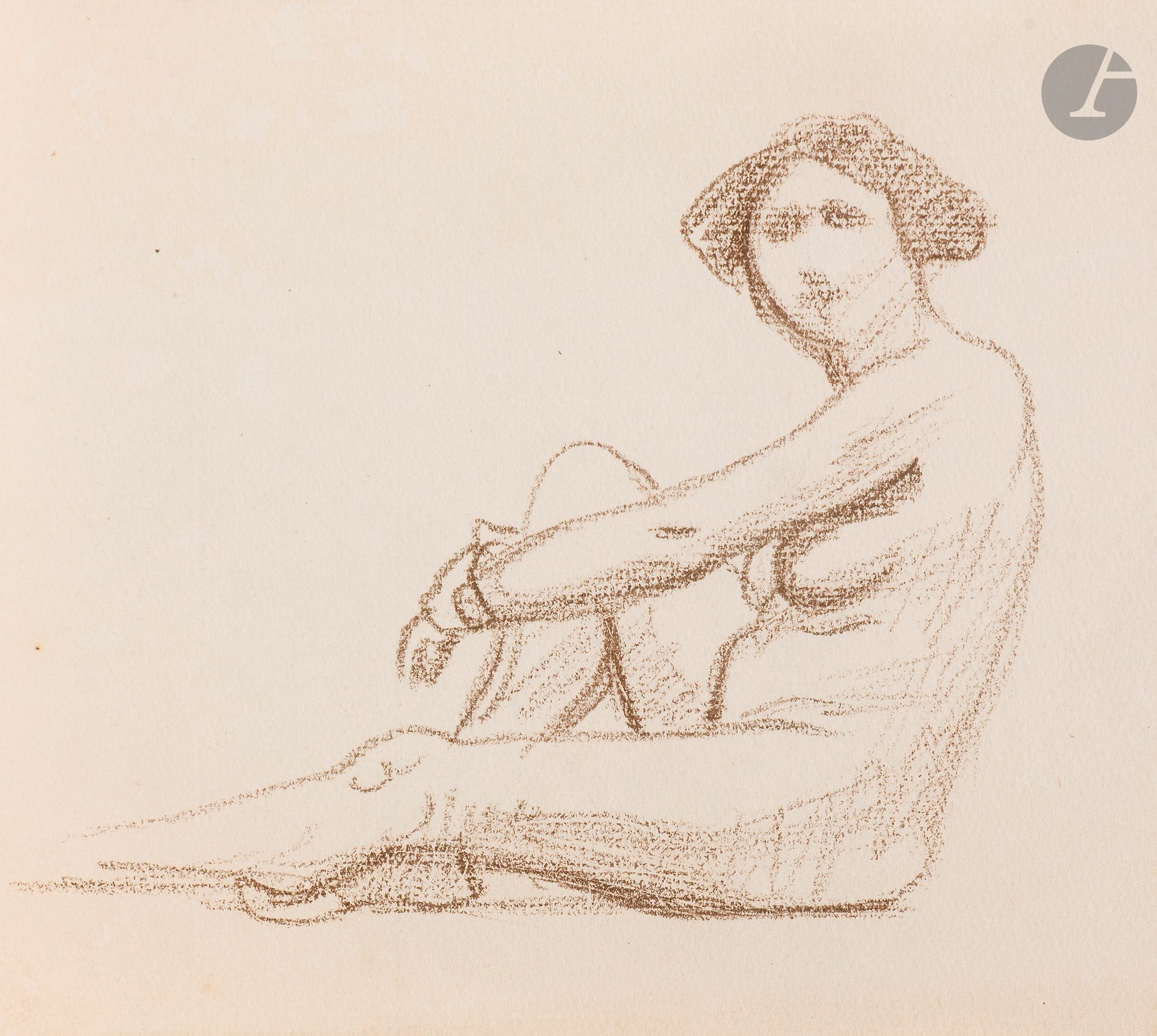 Félix VALLOTTON (1865 - 1925)
Femme nue assise
Crayon brun et estompe.
Non signé.
15,5 x 17 cm

Provenance:
- Gabrielle Vallotton, née Bernheim, épouse de Félix Vallotton.
- Madeleine Lecomte du Noüy, née Rodrigues-Henriques, fille de Gabrielle Vallotton et belle-fille de Félix Vallotton. Par descendance.
- Isabelle Lecasble, née Lecomte du Noüy, fille de Madeleine Lecomte du Noüy (son cachet au dos). Par descendance.

Nous remercions Madame Katia Poletti, conservatrice de la Fondation Félix Vallotton pour les informations qu’elle nous a transmises.

Les dessins que nous présentons proviennent de la collection d’Isabelle Lecomte du Noüy et ont été hérités de sa grand-mère, Gabrielle Bernheim. Celle-ci avait épousé en secondes noces le peintre Félix Vallotton, figure majeure du groupe des Nabis et proche d’Édouard Vuillard. 

L’ensemble comprend de nombreuses études de nus, ainsi que plusieurs feuilles préparatoires d’œuvres peintes. Parmi celles-ci figurent notamment une étude pour Femme nue de dos blonde (1907), une étude pour Femme assise de dos (1915) conservé au Kunstmuseum de Luzern, ainsi qu’une étude en relation avec le tableau Vue d’Avignon (1920). Ces feuilles révèlent le processus créatif de Vallotton : l’artiste y explore les attitudes des figures, met en place la composition et l’équilibre des formes, tout en inscrivant directement sur le papier des annotations de couleurs destinées à guider l’élaboration de la peinture.

Cet ensemble, demeuré au sein d’une famille étroitement liée au nabisme et à ses représentants, apparaît aujourd’hui comme un témoignage particulièrement précieux. Afin d’en matérialiser la provenance, un cachet de collection aux initiales d’Isabelle Lecomte du Noüy a été apposé au verso de chacun des dessins.