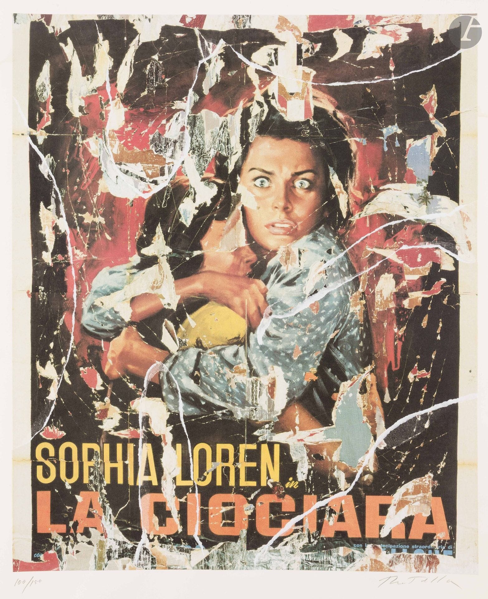 Mimmo Rotella (italien, 1918-2006)
Sophia Loren / La Ciociara. Vers 2000. Collages et lacérations sur fond imprimé (offset) collé sur vélin blanc fort. La feuille: 750x1050mm. Belle épreuve numérotée et signée au crayon. Auréole claire d’humidité dans la partie supérieure du feuillet et en marge inférieure. Courts plis de manipulation aux bords. Toutes marges. Tirage à 150 épreuves.