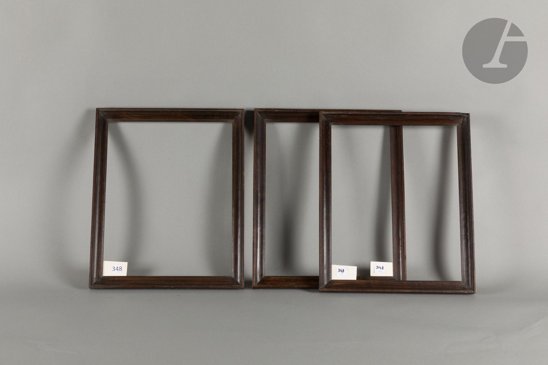Suite de trois gorges en bois fruitier et noirci. Italie, début du XIXe siècle. 32,8 x 40,9 cm - Profil : 3,4 cm (6F) 
Dimensions en fond de feuillures : 33,8 x 42,1 cm.