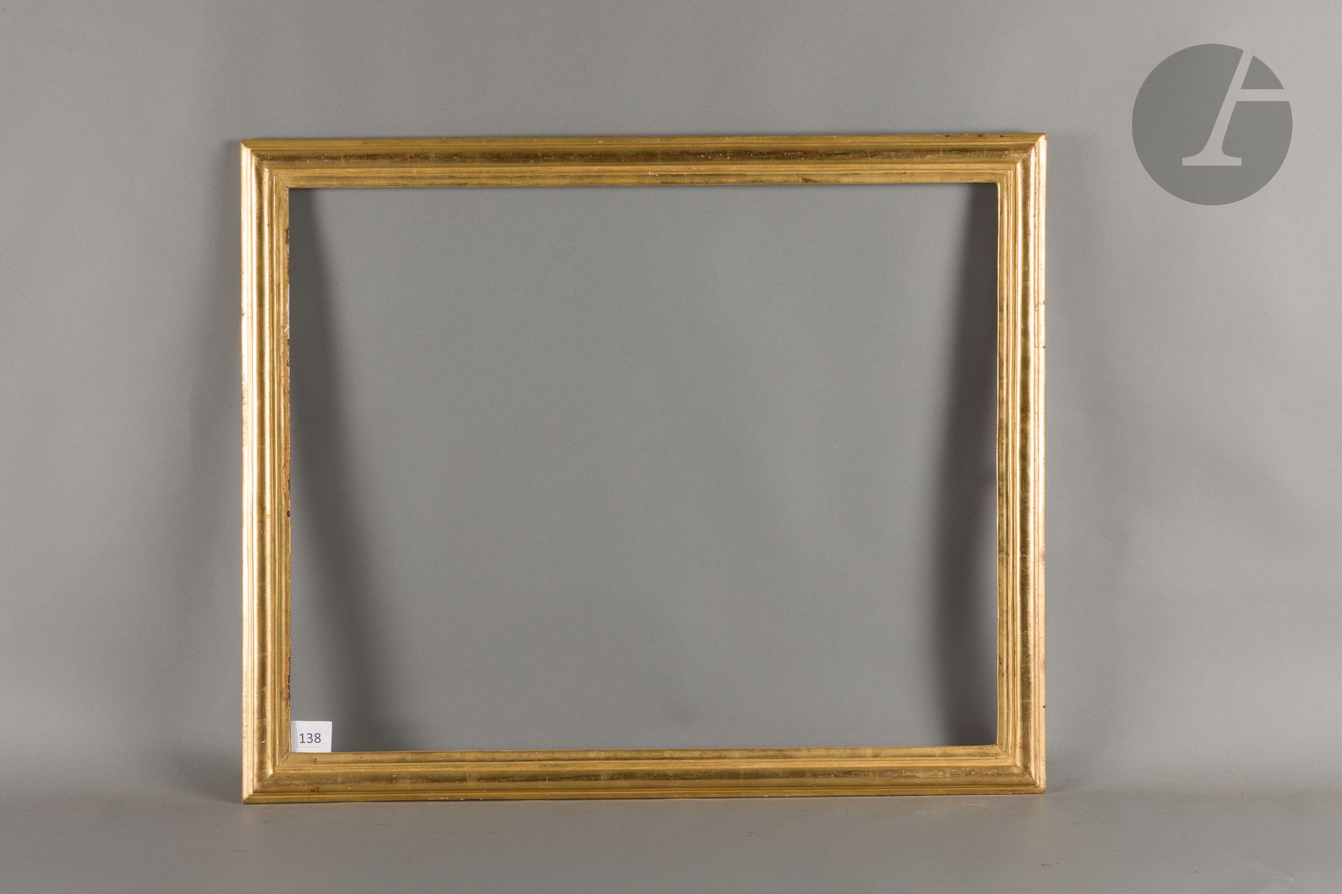 Molded and gilded wood frame. 18th century (accidents). 63.6 x 79.8 cm - Profile: 5.6 cm (25F)