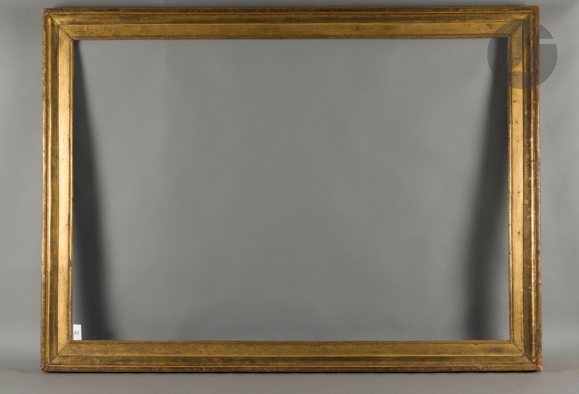Molded and gilded oak frame. Louis XVI period (accidents). 101.5 x 145.8 cm - Profile: 10.5 cm
Dimensions at the bottom of the leaves: 103.8 x 148.5 cm.