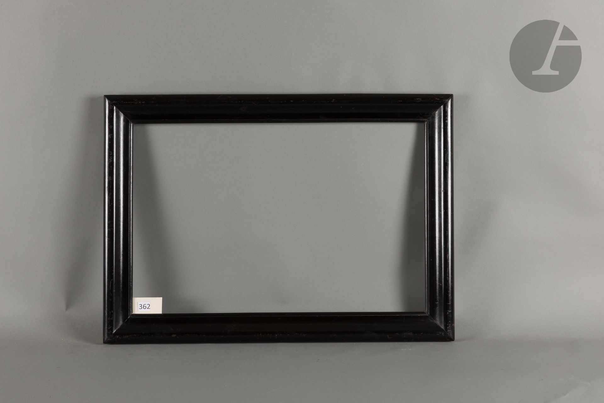 Moulded and blackened fruitwood frame. Circa 1920. 42.6 x 65.4 cm - Profile: cm
Dimensions at the bottom of the leaves: 44.8 x 67.5 cm.