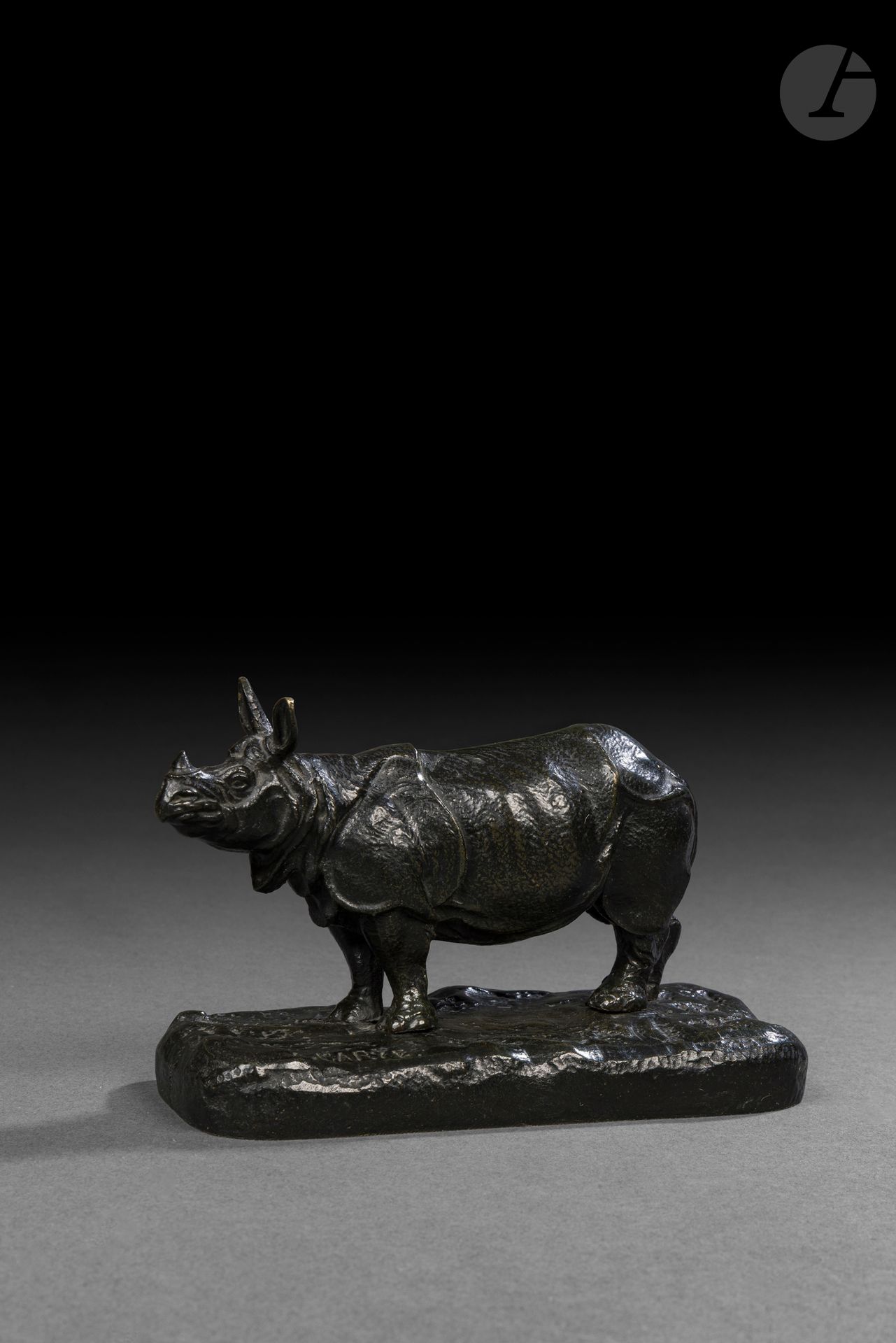 Alfred BARYE (1839-1882)
Rhinocéros, vers 1900
Bronze à patine brun-noir
Epreuve signée « A. Barye », édition ancienne avec trace d’estampille en dessous « AD 292 » 
H. : 9,6 cm, L. : 15,6 cm, P. : 6,8 cm

Provenance : 
Galerie Univers du Bronze, Paris.

La trace d’estampille sous la terrasse suggère, selon la galerie Univers du bronze, une édition possible (ou antérieure) par A. Delafontaine.