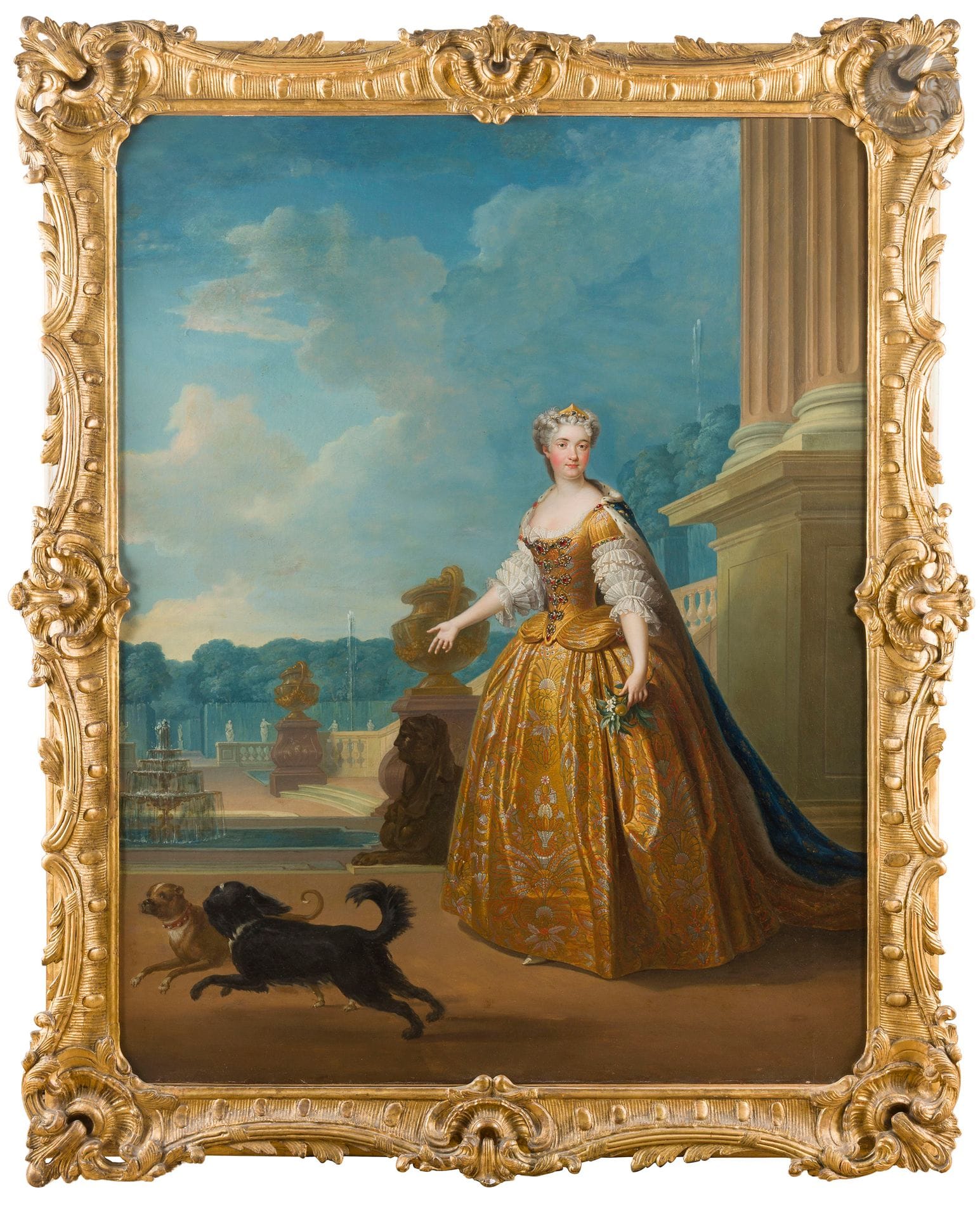 Attribué à François Albert STIEMART (1680-1740)
Portrait de Marie Leszczynska tenant une fleur d’oranger et une orange, dans un jardin avec un dogue nain et un épagneul anglais
Toile
145 x 115 cm
Cadre en bois et stuc doré d’époque Louis XV
Restaurations anciennes

Provenance :
Collection particulière, Limousin ;
Vente anonyme, Orléans, Hôtel des Ventes (Mes Binoche et Maredsous), 21 octobre 2006 (atelier de Stiemart, en pendant avec un Portrait de Louis XV à cheval peint par Charles Parrocel).

 Dans cette position, debout devant une sphinge, vêtue d’une robe de soie jaune au corsage orné de pierreries et tenant des fleurs d’oranger et une orange, Marie Leszczynska se retrouve dans plusieurs autres versions connues : une conservée au Château de Versailles (206,5 x 147 cm) (ainsi qu’un portrait dans une composition identique pour le portrait de Marie Adelaïde de Savoie), une autre au Grand Trianon (190,5 x 154,7 cm), une à Nancy, musée historique lorrain (156,5 x 127 cm) ainsi qu’une autre version au palais princier de Monaco. Enfin une dernière version est passée en vente en juin 2025 à Monaco, Hotel des Ventes de Monaco (atelier de Stiemart).
Dans toutes ces compositions, Marie Leszczynska est accompagnée d’un jeune page soutenant sa traine à droite et d’un amour tenant sa couronne sur un coussin à gauche. Dans notre composition, la reine est accompagnée de deux chiens, devant un palais aux colonnes cannelées.
Notre tableau est peint autour de 1725, peu de temps avant ou après le mariage de Louis XV avec Marie Leszczynska. Il est ainsi porteur d’un message politique. Les fleurs d’oranger et l’orange sont les symboles de pouvoir, de prestige et de fécondité. La présence de l’orange est aussi le symbole de continuité monarchique. Les chiens, probablement peints par Christophe Huet, sont le symbole de la fidélité et du mariage.