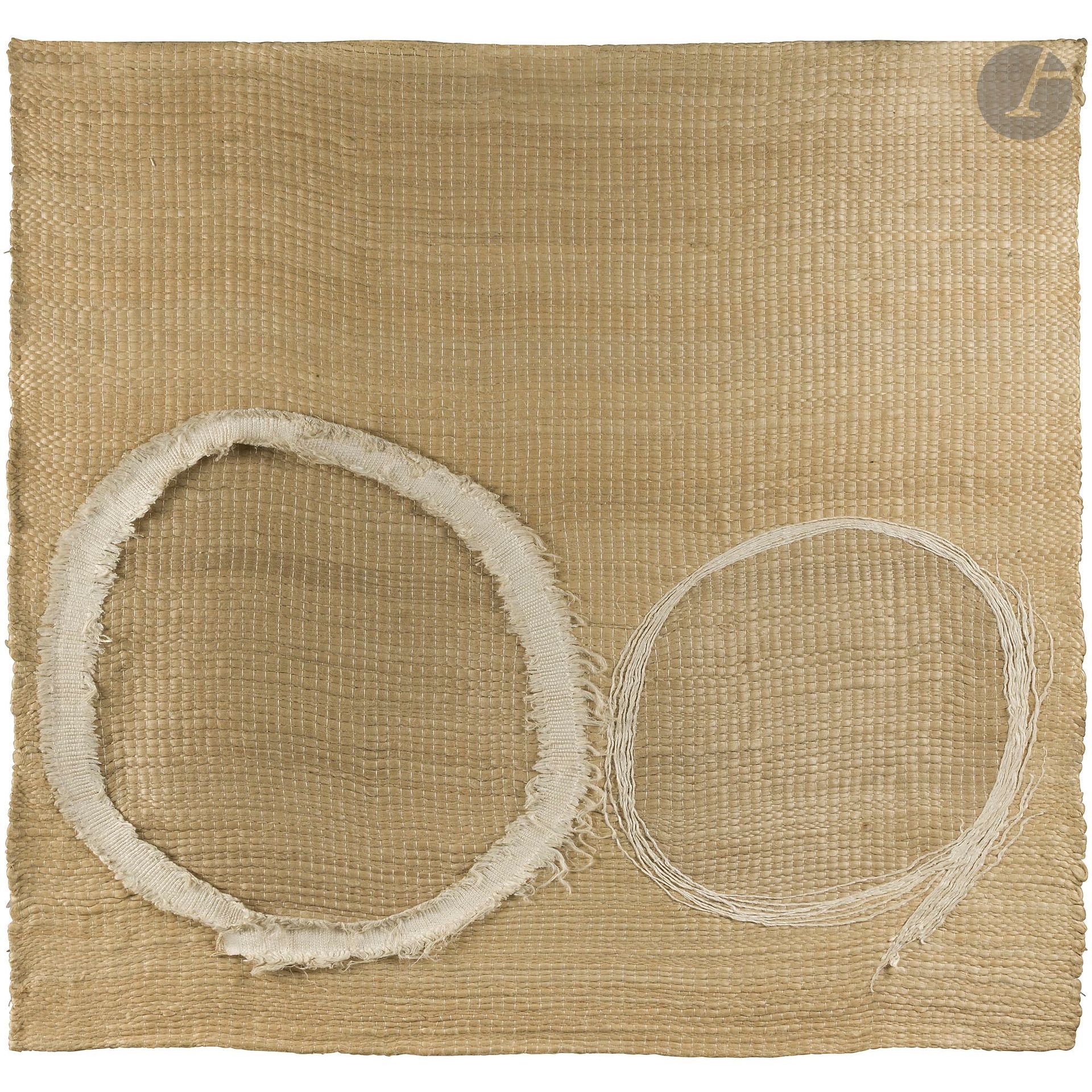 MARGUERITE CARAU-ISCHI (1928-2008)
Untitled
Artist's tapestry. Plant fibers. 1960-1970. Signed CARAU on a boduc sewn on the back. 174 x 177 cm

Bibliography and related works:
-4th Lausanne Tapestry Biennial, 1969 - Catalogue of the eponymous exhibition organized at the Musée Cantonal des Beaux-Arts, Palais de Rumine, Lausanne; also at the Mobilier National. A work by Marguerite Carau-Ischi and a photographic portrait of the artist are reproduced in this publication.
- 5th Lausanne Tapestry Biennial, 1971 - Catalogue of the eponymous exhibition held at the Musée Cantonal des Beaux-Arts, Palais de Rumine, Lausanne. A work by Marguerite Carau-Ischi and a photographic portrait of the artist reproduced in this publication. 

Marguerite Carau-Ischi (1928-2008) 

Marguerite Carau-Ischi was a Swiss-born artist who established herself as an essential figure in post-war textile design. Initially trained as a painter, she contributed to the revival of tapestry and textile art in the 1960s and 1970s. Very early on, the artist transposed her plastic research into the textile medium - developing abstract wall tapestries, in which materials and contrasts assert themselves. Working mainly with natural fibers, her textile language revolves around the textures and shades of color of the materials she uses - such as sisal, whose thickness and tonalities she varies. Her creations evoke questions of abstract art, as well as tribal art. Her participation in several editions of the Biennale internationale de la tapisserie de Lausanne testifies to her recognition on the European avant-garde textile scene.