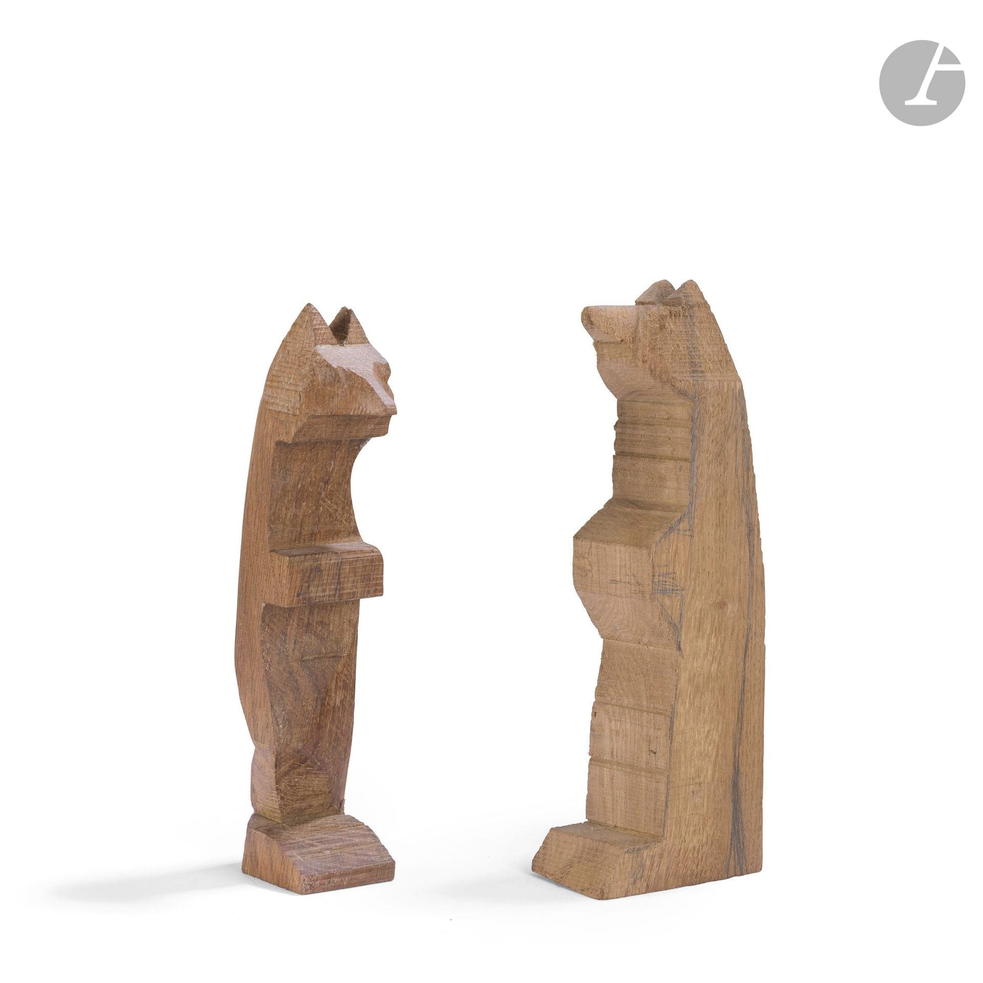 JEAN TOURET (1916-2004) SCULPTEUR – FONDATEUR DES L’ASSOCIATION LES ARTISANS DE MAROLLES
Ensemble de deux sculptures en chêne.
- Un renard (ébauche). H.24 cm
- Un ours (ébauche). Traces de crayon. H.26 cm