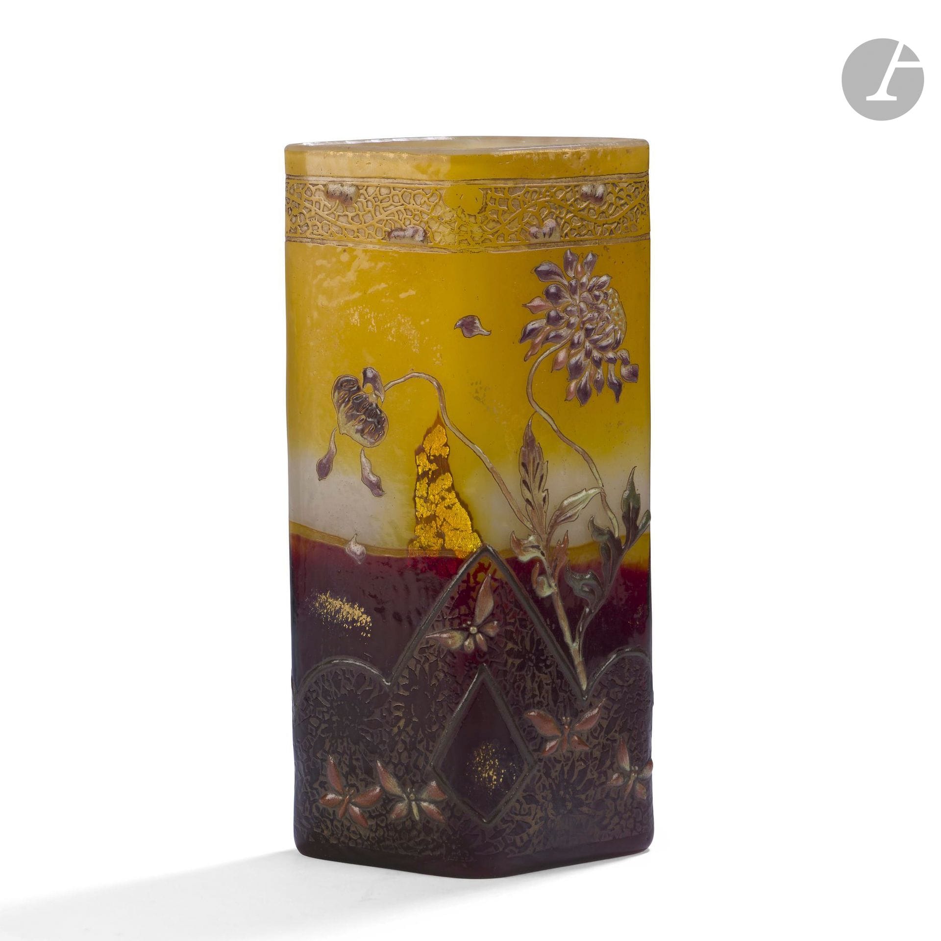 ÉMILE GALLÉ (1846-1904)
Vol de papillons parmi des dahlias
Vase de section losangique. Épreuve en verre multicouche ; la partie basse traitée rouge sang, la partie haute ocre jaune nuancé de blanc opaque vers le centre du vase. Le décor titre traité aux émaux durs polychromes sur un fond, en partie basse, de motifs floraux dégagé à l’acide et, en partie centrale, de feuille d’or éclatée. Le haut du vase est orné d’une frise florale, en partie dégagé à l’acide, en partie émaillée polychrome. Le col frotté à l’or (usures à la dorure). Signée Cristallerie de GALLÉ Nancy - Modèle et décor déposés, en gravure sous la base. H : 18,5 cm

Bibliographie :
Alastair Duncan et Georges de Bartha – Gallé, le verre – Éditions de la Bibliothèque des Arts, Paris, 1984. Œuvres à rapprocher reproduites pages     38 et 95.
