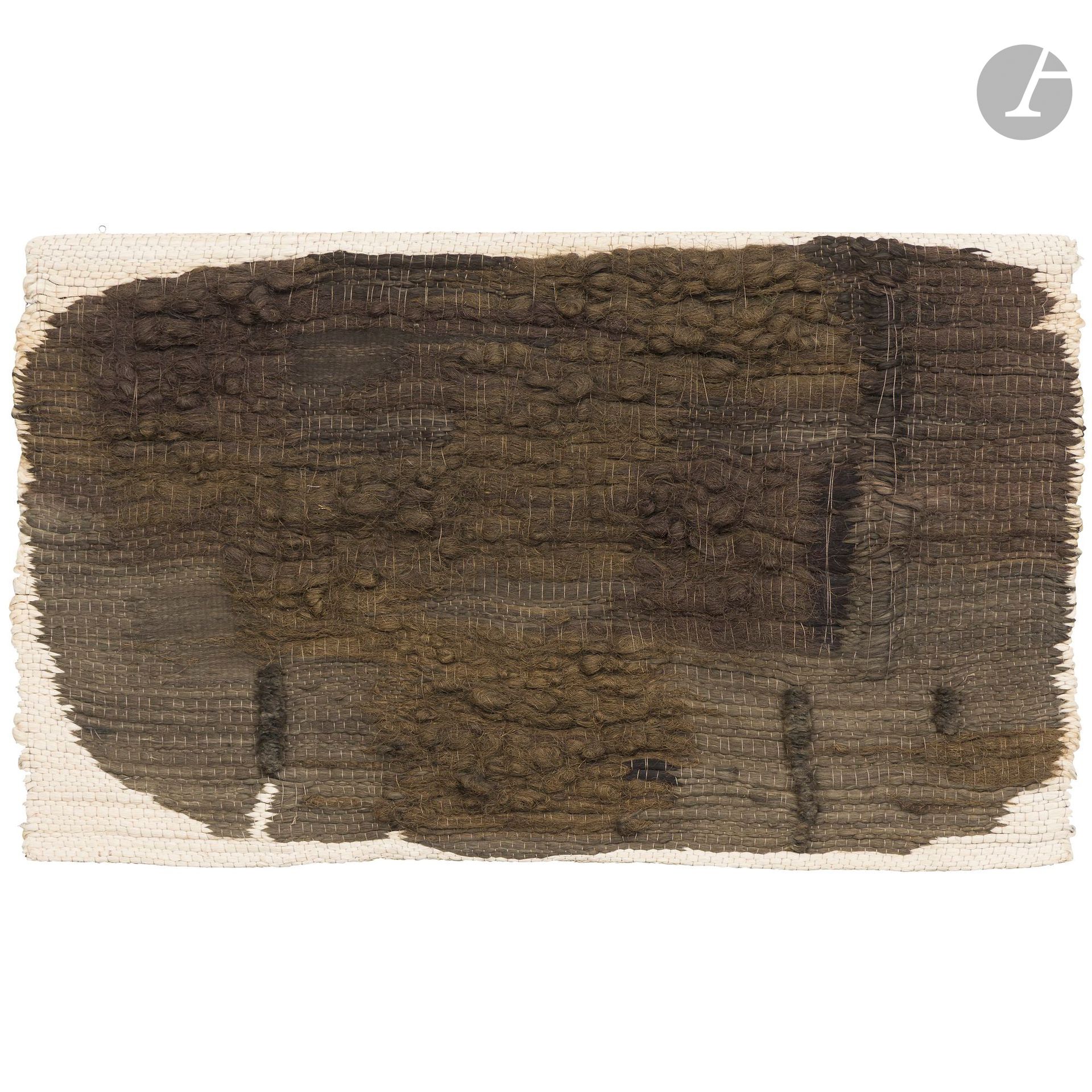 MARGUERITE CARAU-ISCHI (1928-2008)
Untitled
Artist's tapestry. Plant fibers. 1960-1970. Signed CARAU on a boduc sewn on the back. 100 x 178 cm

Bibliography and related works:
-4th Lausanne Tapestry Biennial, 1969 - Catalogue of the eponymous exhibition organized at the Musée Cantonal des Beaux-Arts, Palais de Rumine, Lausanne; also at the Mobilier National. A work by Marguerite Carau-Ischi and a photographic portrait of the artist are reproduced in this publication.
- 5th Lausanne Tapestry Biennial, 1971 - Catalogue of the eponymous exhibition held at the Musée Cantonal des Beaux-Arts, Palais de Rumine, Lausanne. A work by Marguerite Carau-Ischi and a photographic portrait of the artist reproduced in this publication. 

Marguerite Carau-Ischi (1928-2008) 

Marguerite Carau-Ischi was a Swiss-born artist who established herself as an essential figure in post-war textile design. Initially trained as a painter, she contributed to the revival of tapestry and textile art in the 1960s and 1970s. Very early on, the artist transposed her plastic research into the textile medium - developing abstract wall tapestries, in which materials and contrasts assert themselves. Working mainly with natural fibers, her textile language revolves around the textures and shades of color of the materials she uses - such as sisal, whose thickness and tonalities she varies. Her creations evoke questions of abstract art, as well as tribal art. Her participation in several editions of the Biennale internationale de la tapisserie de Lausanne testifies to her recognition on the European avant-garde textile scene.