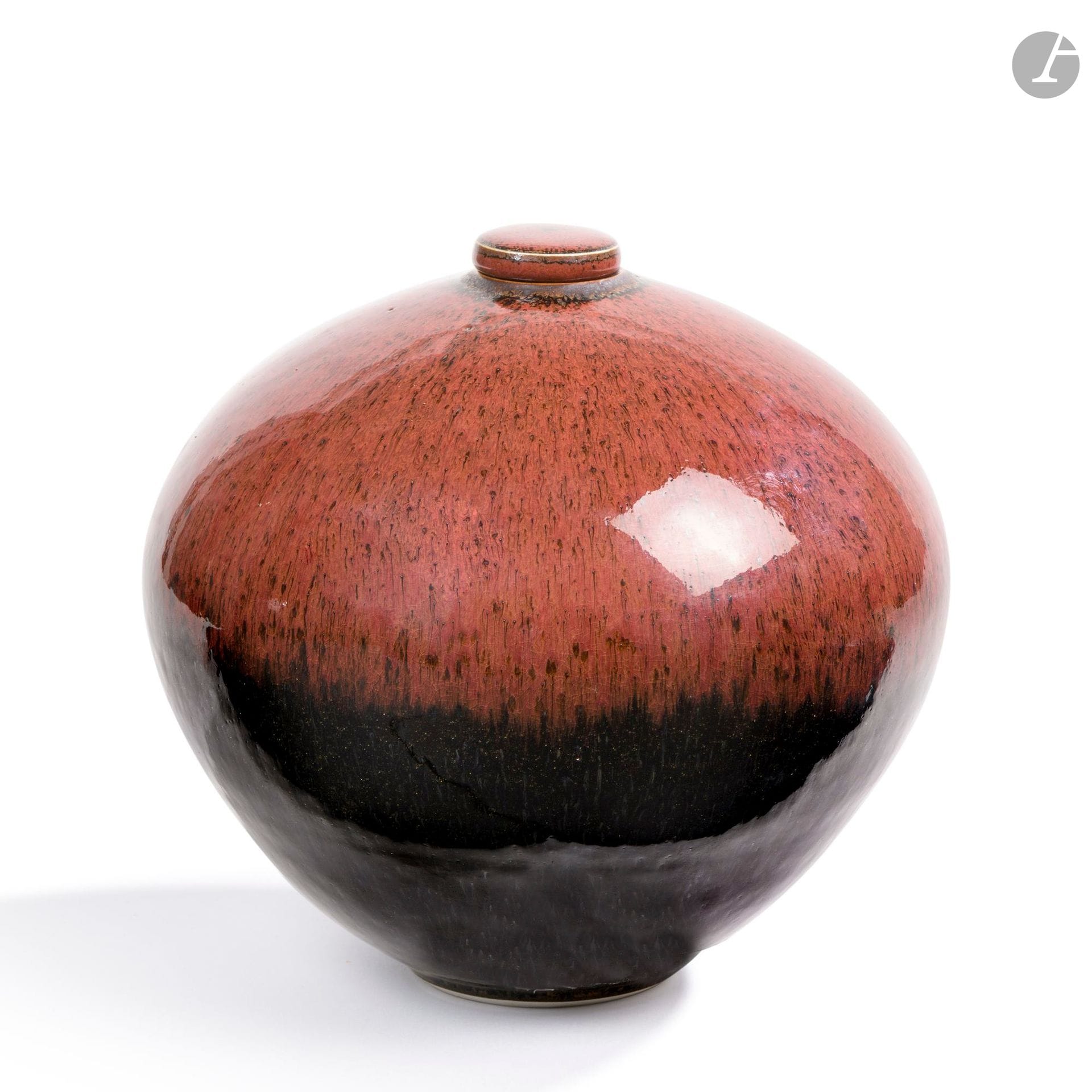 PAUL BADIÉ (BORN 1945) - FORMER FINA GOMEZ COLLECTION
Covered pot.
Polychrome enameled porcelain; copper red and iron black.  
Signed with the monogram stamp under the base.
Height: 20 cm
Provenance: Galerie du Grès, Paris: 
- Galerie du Grès, Paris.
- Former Fina Gomez Collection, work acquired from the previous one.
Exhibitions: 
- Collection Fina Gomez, 30 ans de céramique contemporaine - Musée des Arts décoratifs, Paris, from March 12 to June 23, 1991. Our work exhibited at this event. 
- Céramiques contemporaines de la collection Fina Gomez - Musée national Adrien Dubouché, Limoges, from October 19 1995 to February 5 1996. Our work exhibited at this event. 
- Traits d'union - 70 ans d'expression céramique française (1947-2017) - Hospice de Malrigou, Saint-Jean-d'Estissac, June 1-3, July 21-29 and August 19-26, 2018. Our work exhibited during this event.
- Les Trente Glorieuses - Collection Pascal Marziano1950-1980. Un timbré de céramique -Musée de la Poterie Méditerranéenne, Saint-Quentin-la-Poterie, April 5 to October 25, 2020. Our work exhibited at this event.
Bibliography: 
- Collection Fina Gomez, 30 ans de céramique contemporaine - Catalogue of the exhibition held at the Musée des Arts décoratifs, Paris (March 12 - June 23, 1991), Éditions Union des Arts décoratifs, Paris, 1991. Our work is referenced as number 2 in the catalog and reproduced on page 71. 

PAUL BADIÉ (BORN 1945)
Born in Cambodia, Paul Badié began training in ceramics at the age of thirteen on his return to France. Attending various workshops and factories across the country, he trained in the field, experimenting with a wide range of techniques and materials, before opening his own studio in the 1970s. Here, he developed a personal production of great mastery. His works, with their smooth contours, pure lines and characteristic glossy glazes, earned him fame and success. In 1985, however, he abandoned ceramics in favor of painting.