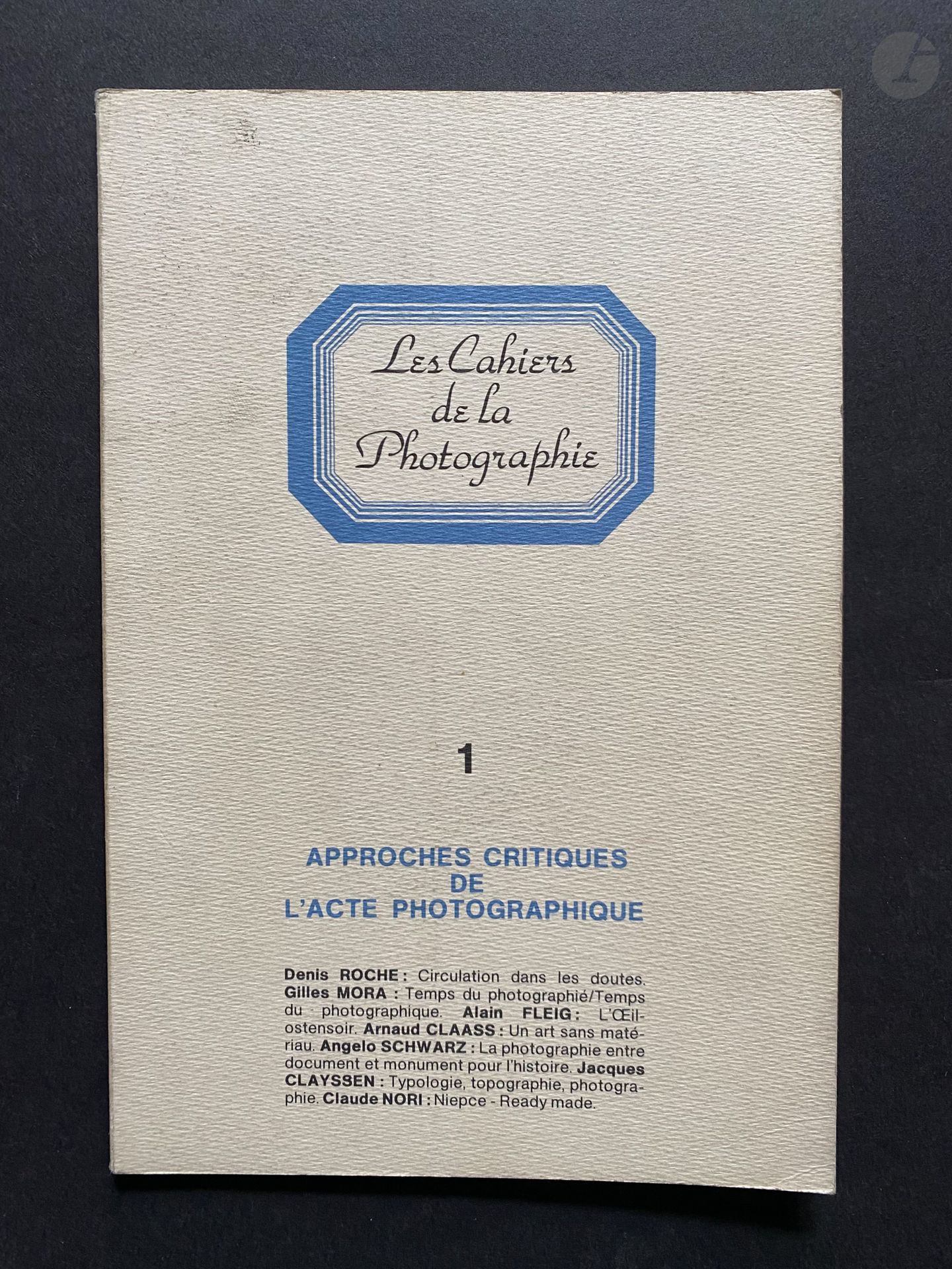CAHIERS DE LA PHOTOGRAPHIE
Lot regroupant 6 volumes des "Cahiers de la
photographie"
n°1 (1981) " Approches critiques de l'acte
photographique"
n°2 (1981) "Littérature/Photographie"
n°4 (1981) "Le corps regardé"
n°8 (1982) "L'acte photographique - Colloque de
la Sorbonne"
n°14 (s.d.) "Le territoire"
n°20 (s.d.) "Arnaud Claass"