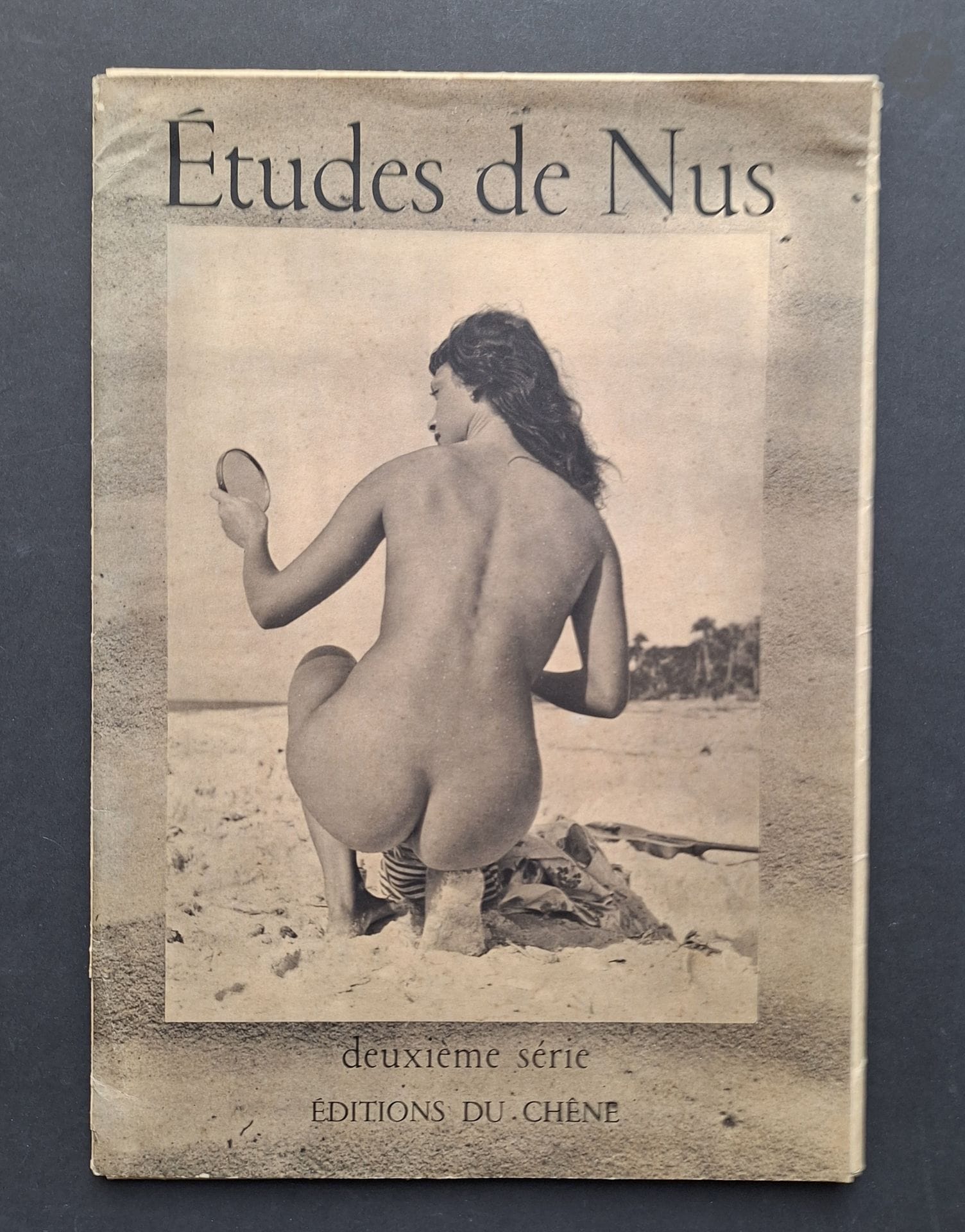 BRASSAÏ (Gyula Halasz, known as) (1899-1984) &amp; Miscellaneous
Nude studies - second series.
Éditions du Chêne, Paris, 1949.
Portfolio (34 x 24 cm) containing 24 plates reproduced in heliogravure by Brassaï, André de Diènes, Pierre Jahan, Ergy Landau, Nival, Eugène Rubin, Willy Ronis and Emmanuel Sougez. Flap folder with illustrated cover.