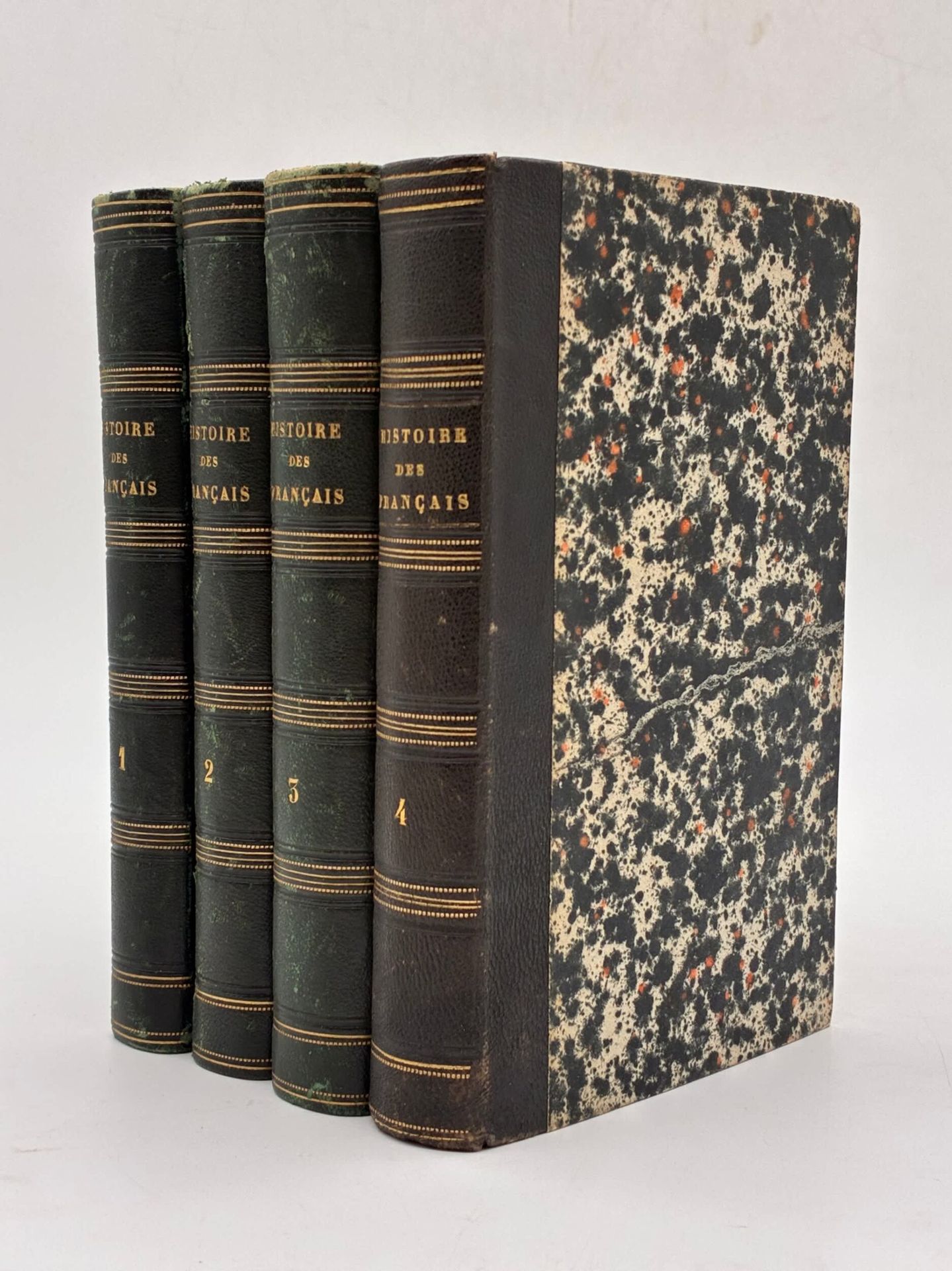 LAVALLÉE, Théophile. Histoire des Français depuis le temps des Gaulois jusqu'en 1830.
Edité à Paris chez J.Hetzel et Paulin en 1841.
4 volumes in-12, demi-chagrin bleu canard et anthracite, dos lisses ornés de filets à froid, filets et pointillés dorés, titre et tomaison en lettres d'or, tranches mouchetées. Reliure de l'époque.
II, 1 ff.n.ch, 460 pp. ; 492 pp. ; 524 pp. et 8 pp. de catalogue ; 559 pp.
Frottements sur le cuir. Quelques rousseurs aux premiers feuillets et dans les marges. 

Troisième édition de cette Histoire des français, depuis le temps des gaulois jusqu'à la restauration, du point de vue d'un Orléaniste, Théophile Lavallée, qui fut par ailleurs le premier théoricien français de la géographie militaire.  
Complet des 4 tomes en 4 volumes, composés comme suit : Tome 1. Histoire des gaulois, histoire des francs, histoire des Français jusqu'en 1328. Tome 2. Histoire des Français sous les Valois, ou la France constituée en monarchie féodale avec les Etats-Généraux, âge de transition de la Féodalité. Tome 3. Histoire des Français sous les Bourbons (1589-1789). Tome 4. Histoire de la Révolution (1789-1830). 
Ensemble homogène hormis pour le tome 4, relié en demi-chagrin anthracite.
 
Agréable ensemble, intérieurs très frais.