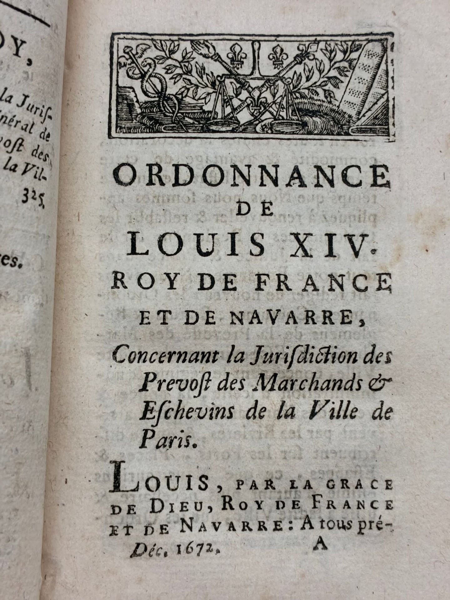 LOUIS XIV. Ordonnance de Louis XIV, roy de France et de Navarre, concernant la jurisdiction des prévost des marchands & echevins de la ville de Paris. Du mois de décembre 1672. 
Edité à Paris chez Prault en 1768.
De format In-16. Plein veau marbré brun, dos lisse orné de fleurons dorés, titre en lettres d'or sur maroquin bordeaux, filet doré sur les coupes, tranches rouges (reliure de l'époque).
LII, 341 pp. et 1 f.n.ch. (approbation), blason gravé sur le titre, ornements typographiques (bandeaux, lettrines et culs-de-lampe).
Coiffe sup. envolée, frottements. 

Rare édition de poche des ordonnances de Louis XIV du mois de Décembre 1792. Elles concernent le transport des marchandises par eau et la batellerie ; le commerce et les mesures des grains, vins, cidres, liqueurs, des poissons d'eau douce, du foin, farines, légumes, fruits, sel, lard et graisses, denrées alimentaires ; le bois flotté, le charbon de bois, les plâtres, chaux, etc. Une véritable mine d'information sur les petits métiers liés à l'activité des ports de Paris. 

Agréable exemplaire de l'époque, intérieur très propre.