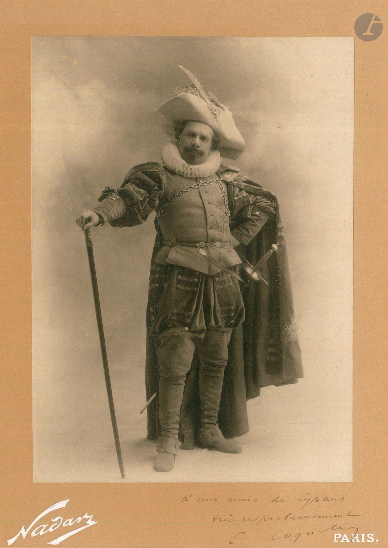 Constant COQUELIN aîné. L.A.S. et photographie dédicacée, 1898 et s.d.; 1pages in-8 et 22x17cm.
Sur Cyrano de Bergerac.
10 mars 1898, à des entrepreneurs de spectacles. Il s’engage à donner «dans quelques villes d’eaux ou bains de mer quelques rep[résentati]ons de Cyrano de Bergerac». Il touchera pour chaque représentation 1500F, les frais de voyage et d’hôtel restant à sa charge. [Il avait créé le rôle le 28 décembre 1987.] 
Belle photographie en pied de Constant Coquelin en Cyrano, par Nadar. Envoi autographe: «à une amie de Cyrano très respectueusement C. Coquelin».