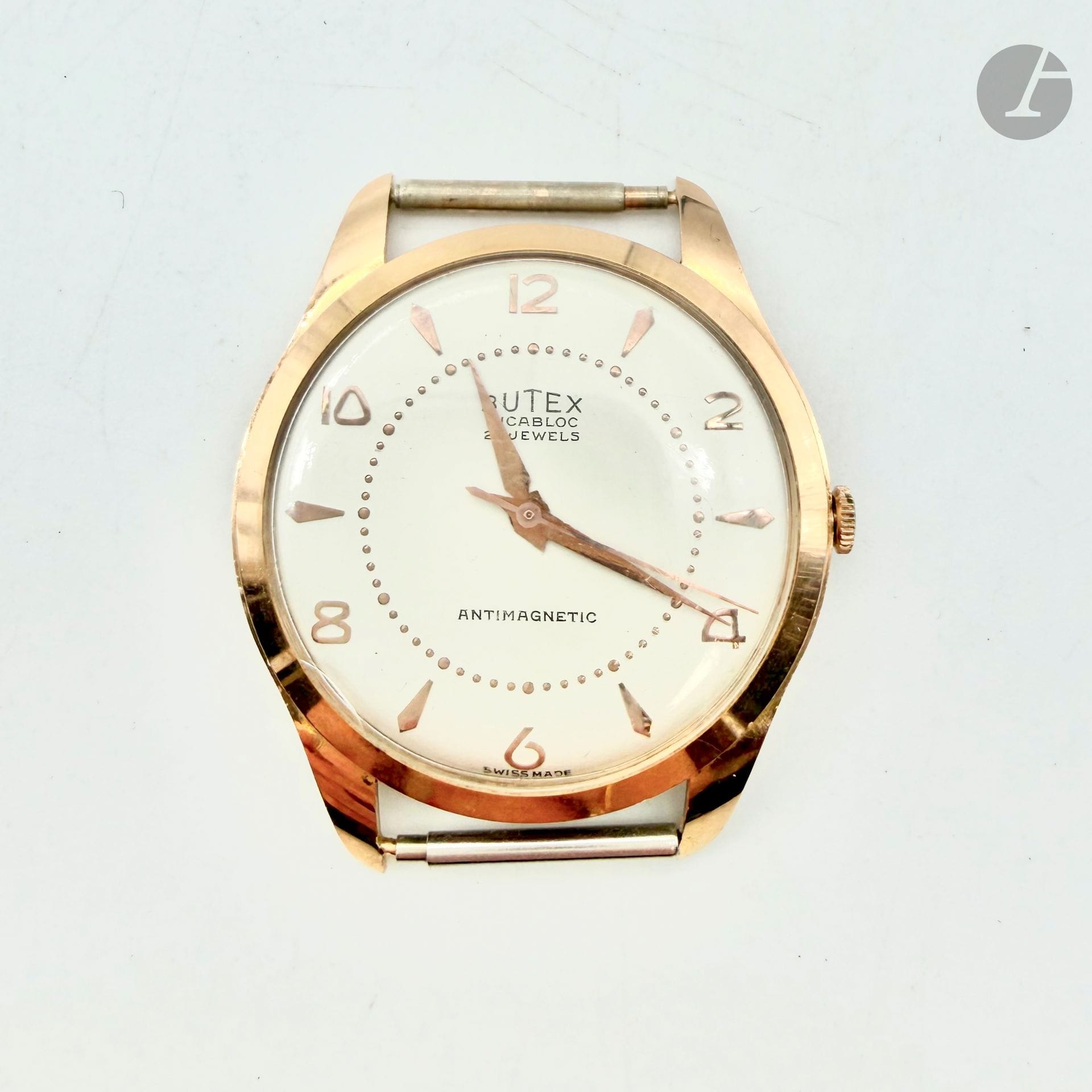 BUTEX
Montre en or 750/°°° sans son bracelet.
Mouvement automatique 21 rubis.
Poids brut : 22,2g

FRAIS DE VENTE : 8% HT
