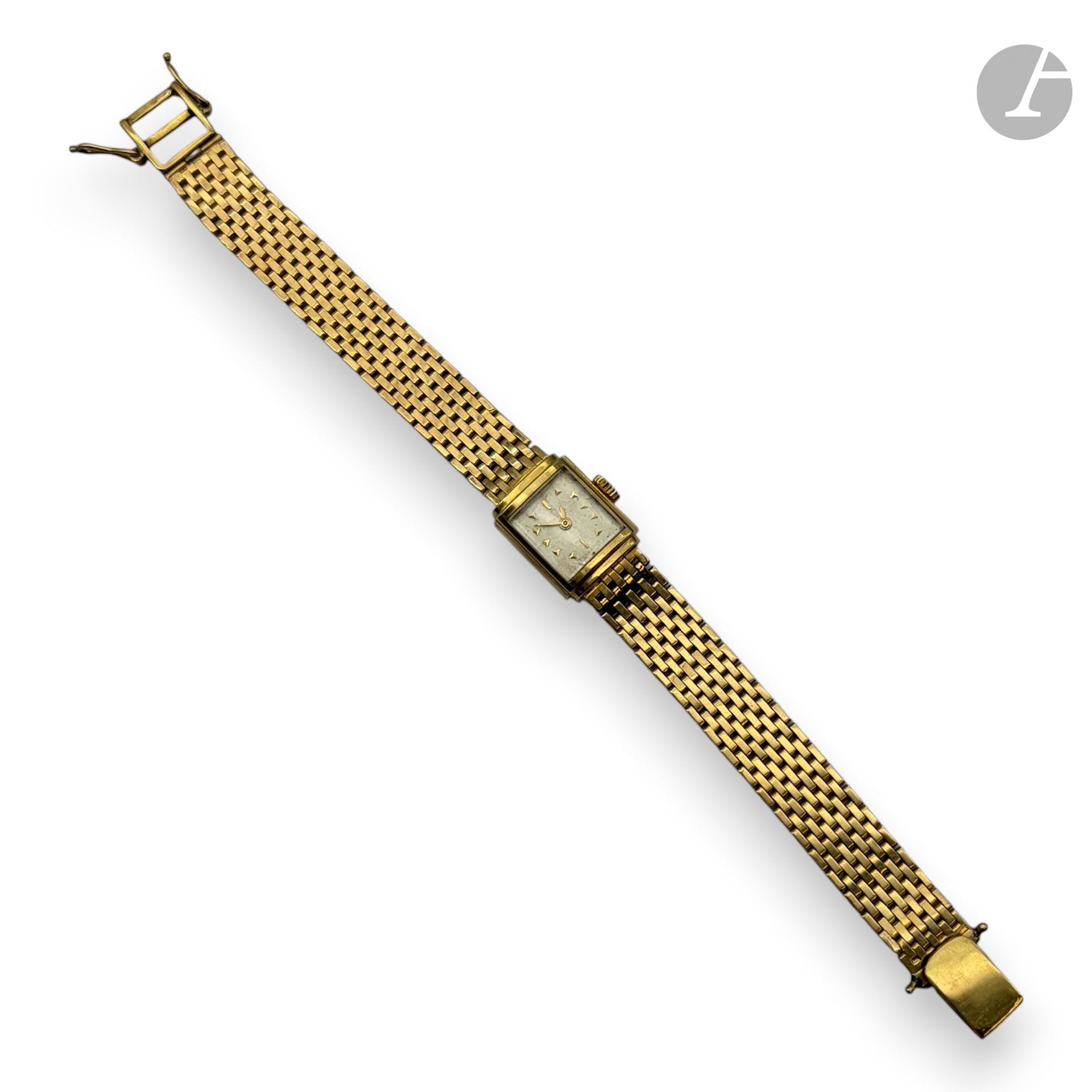 OMEGA 
Ladies' wristwatch in yellow gold. 
Square case and flat-link bracelet in 750/°°° gold.
Gross weight: 27.7 g

SALES CHARGE: 8% HT