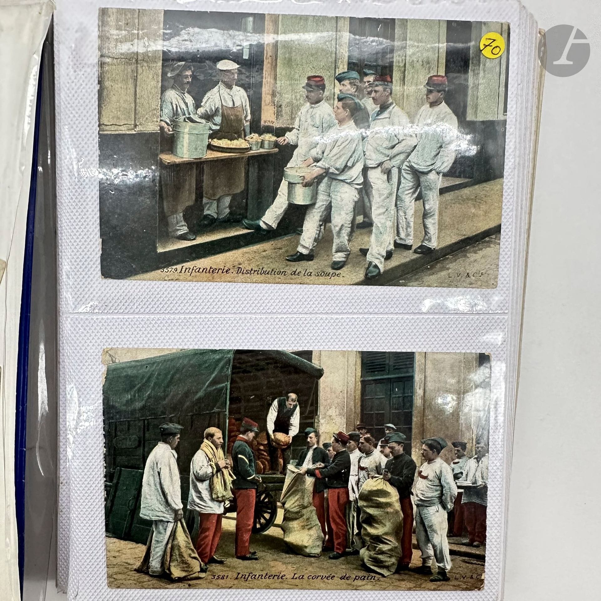 Lot de 60 cartes postales militaires, en couleurs et noir et blanc, françaises et allemandes : uniformes, scènes de casernement, groupes, aéroplanes et divers.