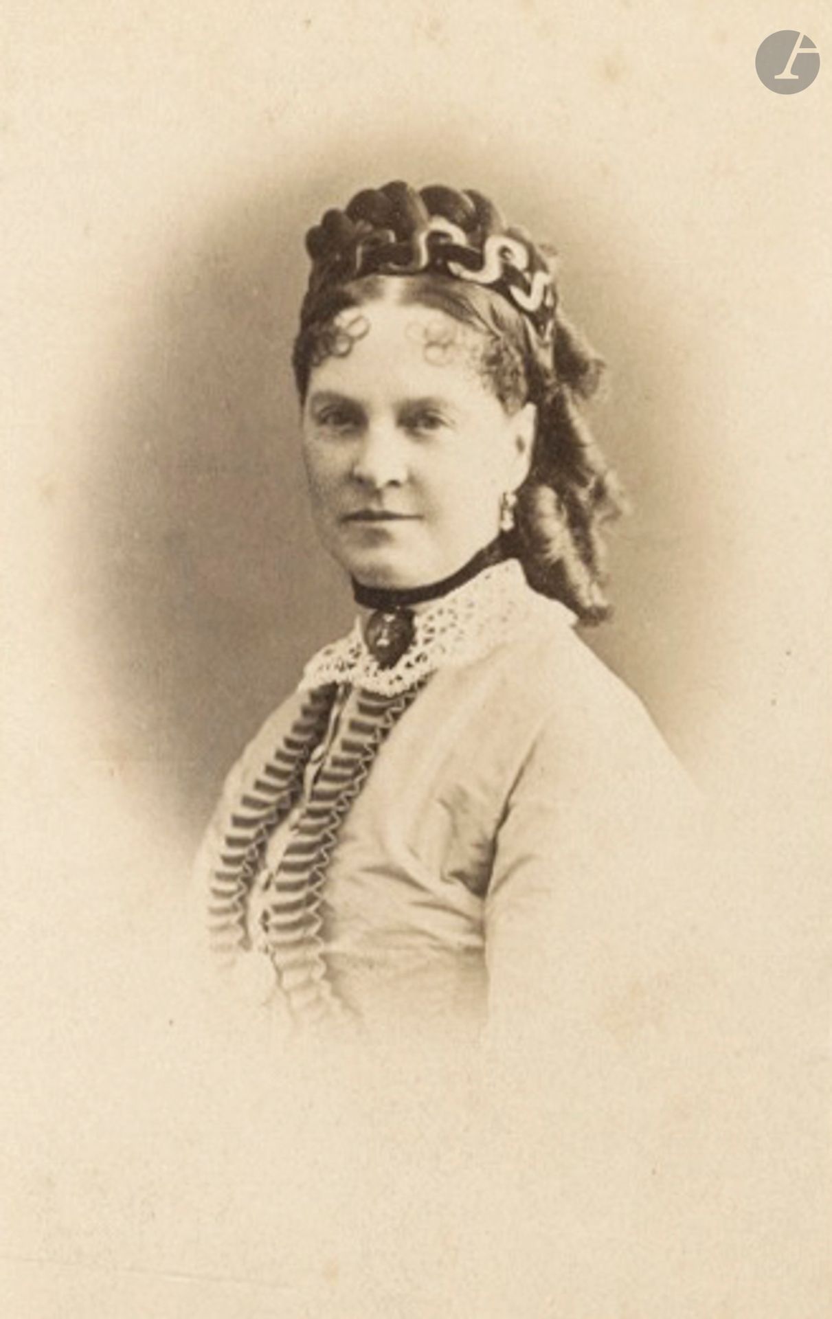 Carl Von Jagemann - Joseph Löwy 
Les danseurs Fanny Elssler et Julius Price. Autriche, 1875. 
Deux épreuves sur papier albuminé au format carte de visite, contrecollées sur cartons de photographes. Dédicaces et dates à l'encre aux versos des montages. 
Format moyen : 9 x 5,5 cm