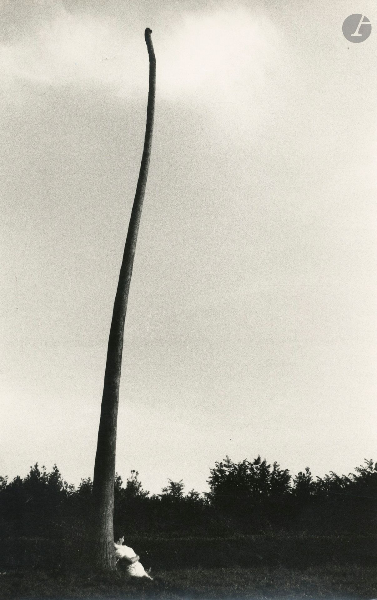 Antonio Biasiucci (1961) 
Sans titre [couple]. Naples, 1985. 
Épreuve argentique d'époque sur papier Agfa. Tampon du photographe, titre et date à l'encre au verso.
29,2 x 18,5 cm