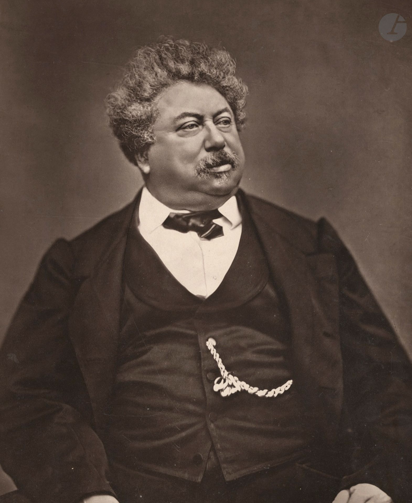 Étienne Carjat - Fontaine
Alexandre Dumas, Père et fils, c. 1876.
Deux photoglypties (issues de la Galerie Contemporaine), contrecollées sur cartons de l'édition avec titres et crédits des photographes. 
Format moyen : 24 x 19 cm

On joint les livrets de textes qui accompagnent les épreuves.