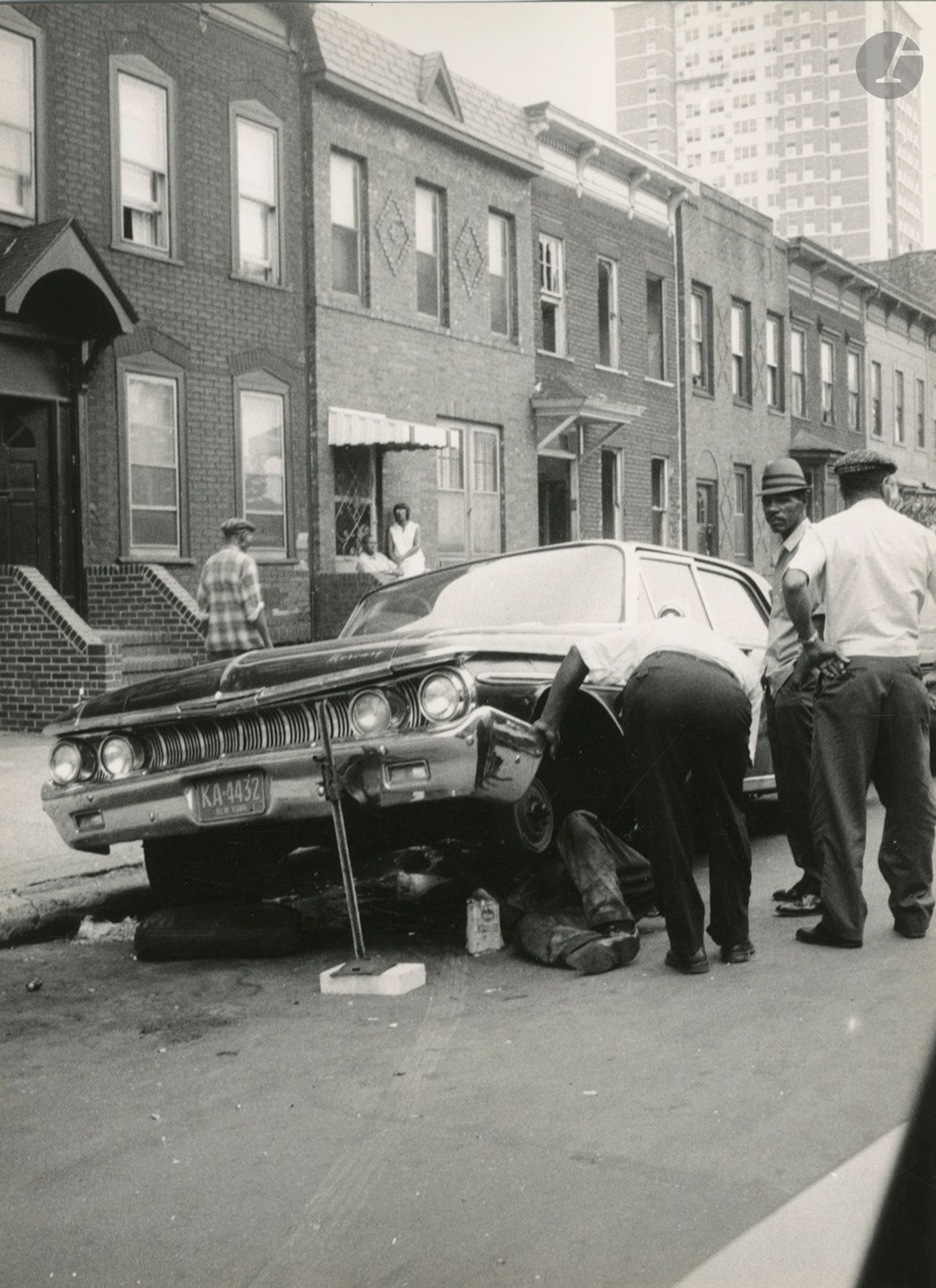 Jean-Marie Chourgnoz (1929-2019)
New York, c. 1960.  
Central Park et Upper East Side. Skyline. Diner. Policier. Ferry. Hélicoptère.
Dix épreuves argentiques d'époque. Tampon "Édition Chourgnoz" aux versos.  
Format moyen : 24 x 18 cm