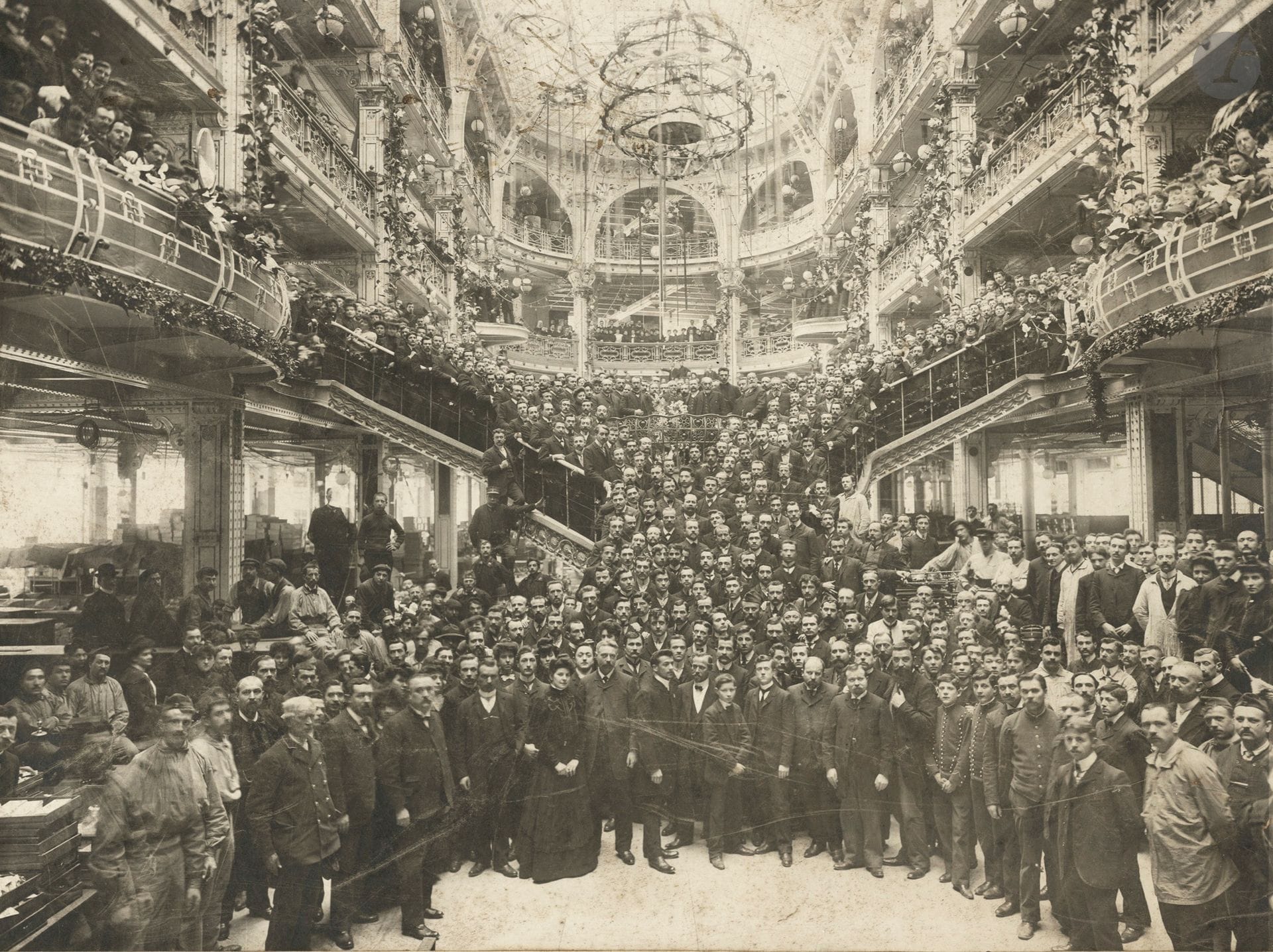 Unidentified photographer 
Store personnel in the Printemps lobby. Paris, 1907.
Vintage silver print, mounted on card. 
29 x 39 cm
