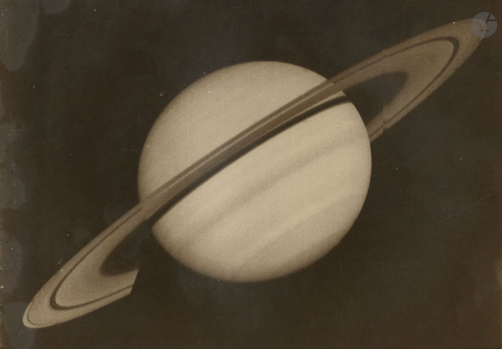 NASA
Voyager 1 probe.
Saturn and its rings, 1980. 
Vintage silver print. Typed caption on verso. 
Image: 16.5 x 24 cm - Sheet: 20 x 25.5 cm