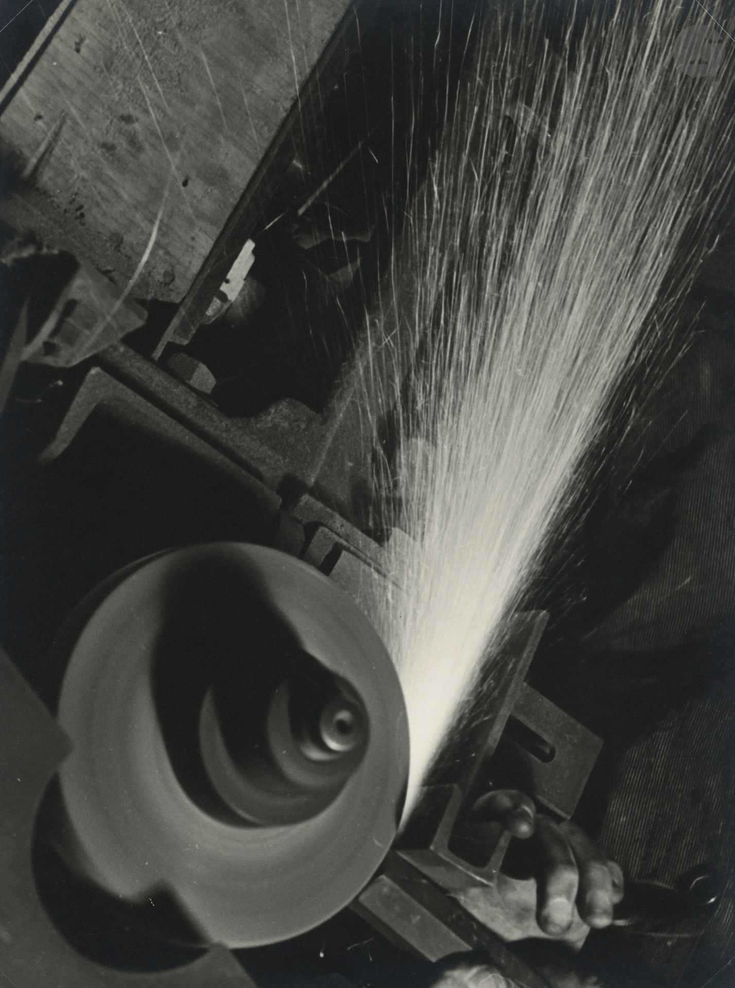 Maurice Broquet 
Lumières d'Acier, 1936.
Épreuve argentique d'époque. Tampon du photographe et titre au verso. 
40 x 30 cm