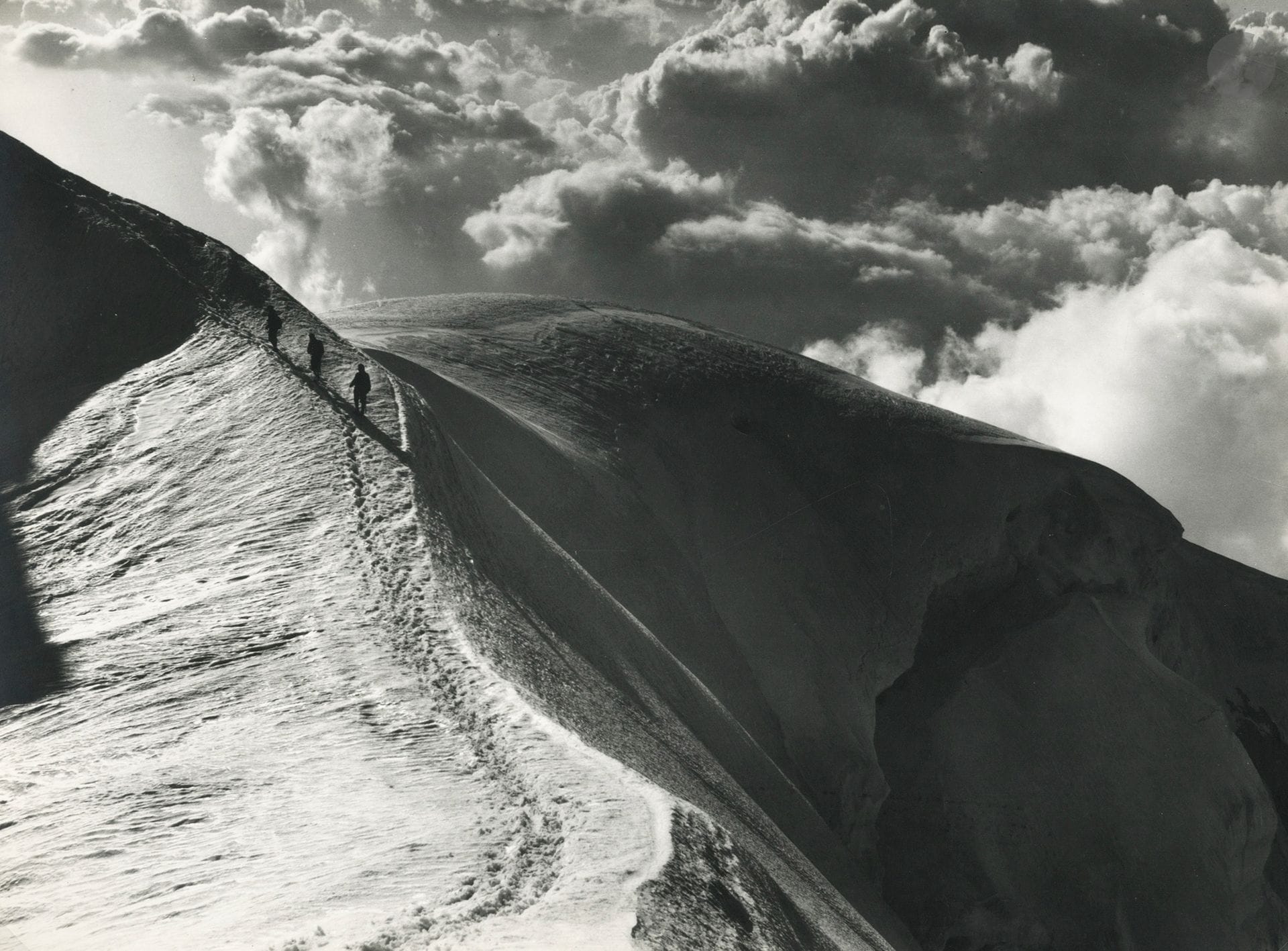 Pierre Tairraz (1933-2000)
Alpinistes. Alpes, c. 1960.
Épreuve argentique d'époque. Tampon "Photographie P. Tairraz - Chamonix" au verso.
29,5 x 39,5 cm