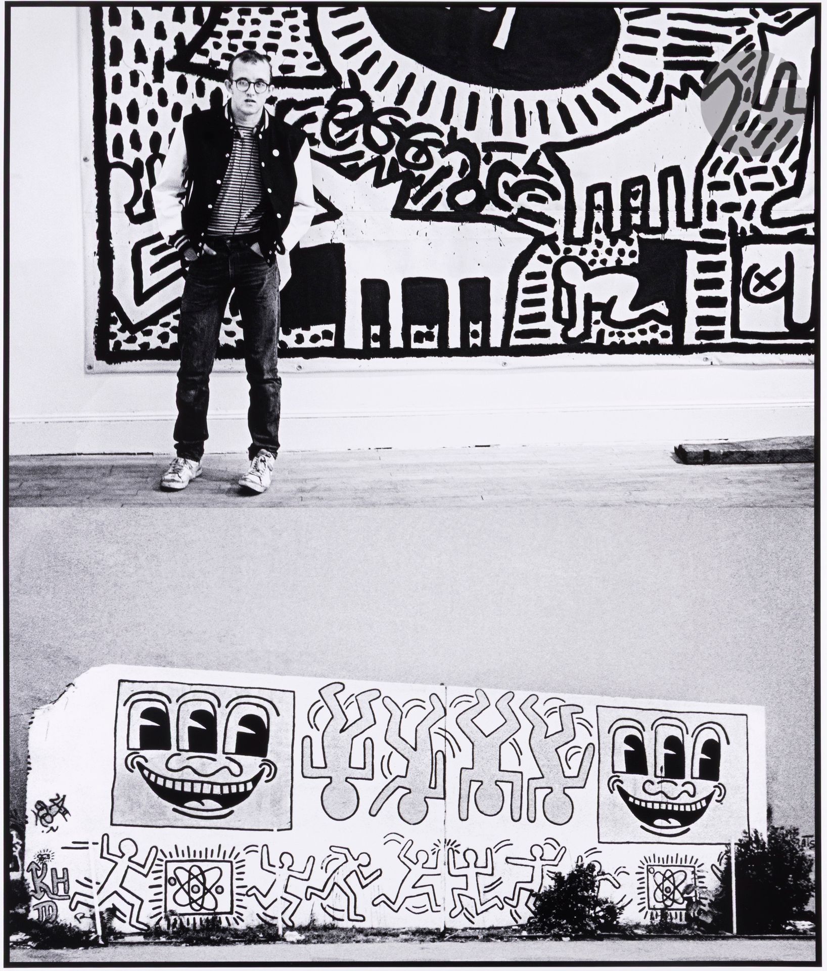 Pierre Houlès (1945-1986)
Keith Haring. New York, c. 1980. 
Épreuve pigmentaire (c. 2010), signée et numérotée à 4 exemplaires sur étiquette du photographe, titre et date sur étiquette de la galerie Grace Radziwill au verso. 
Image : 70 x 57 cm 
Feuille : 73,5 x 61 cm