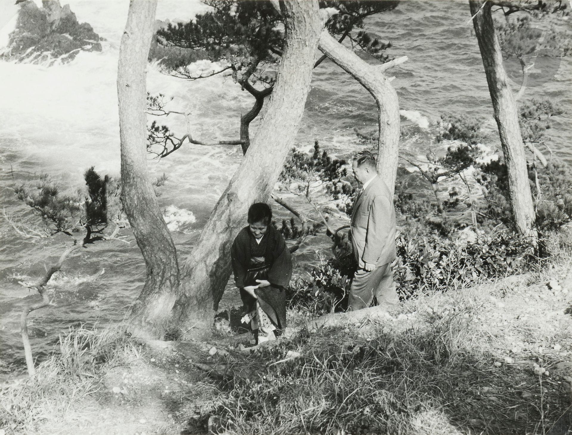 Amateur photographer 
Japan, c. 1950. 
A family. Travels. Fishermen. Temples. Tea ceremony. Bears. 
Five (5) in-4 albums comprising approximately 170, 225, 135, 170 and 214 vintage silver prints respectively. Numerous handwritten captions on the mounts. 
Sizes: 7.5 x 5.5 to 24.5 x 17 cm