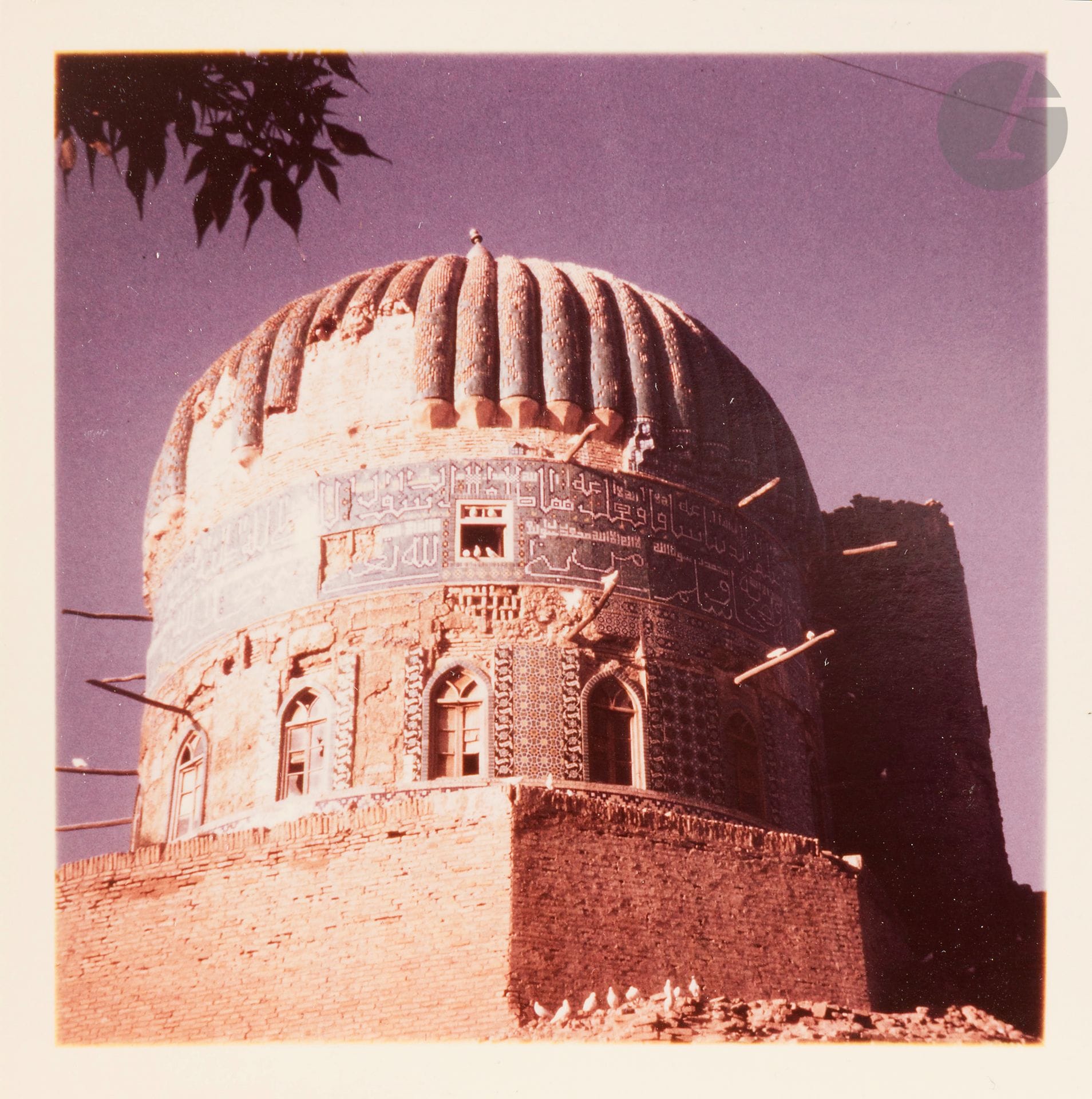 Photographe amateur non identifié
Ouzbékistan. Pakistan. Afghanistan. Russie, 1969.
Samarcande. Gour-é Mir. Allée des mausolées. Boukhara. Mausolée des Samanides. Minaret Kalon. Bas-relief. Peshawar. Lahore. Citadelle de Shahi Qila. Mosquée Badshahi. Route de Band-e Amir. Bâmiyân. Kaboul. Chef des nomades. Balkh. Moscou. 
84 épreuves chromogéniques sur papier Kodak. Nombreuses annotations aux versos.
Formats : 9 x 9 et 9 x 13 cm

On joint les billets d’avions, les étiquettes de bagages, ainsi que des documents concernant l’organisation du voyage.