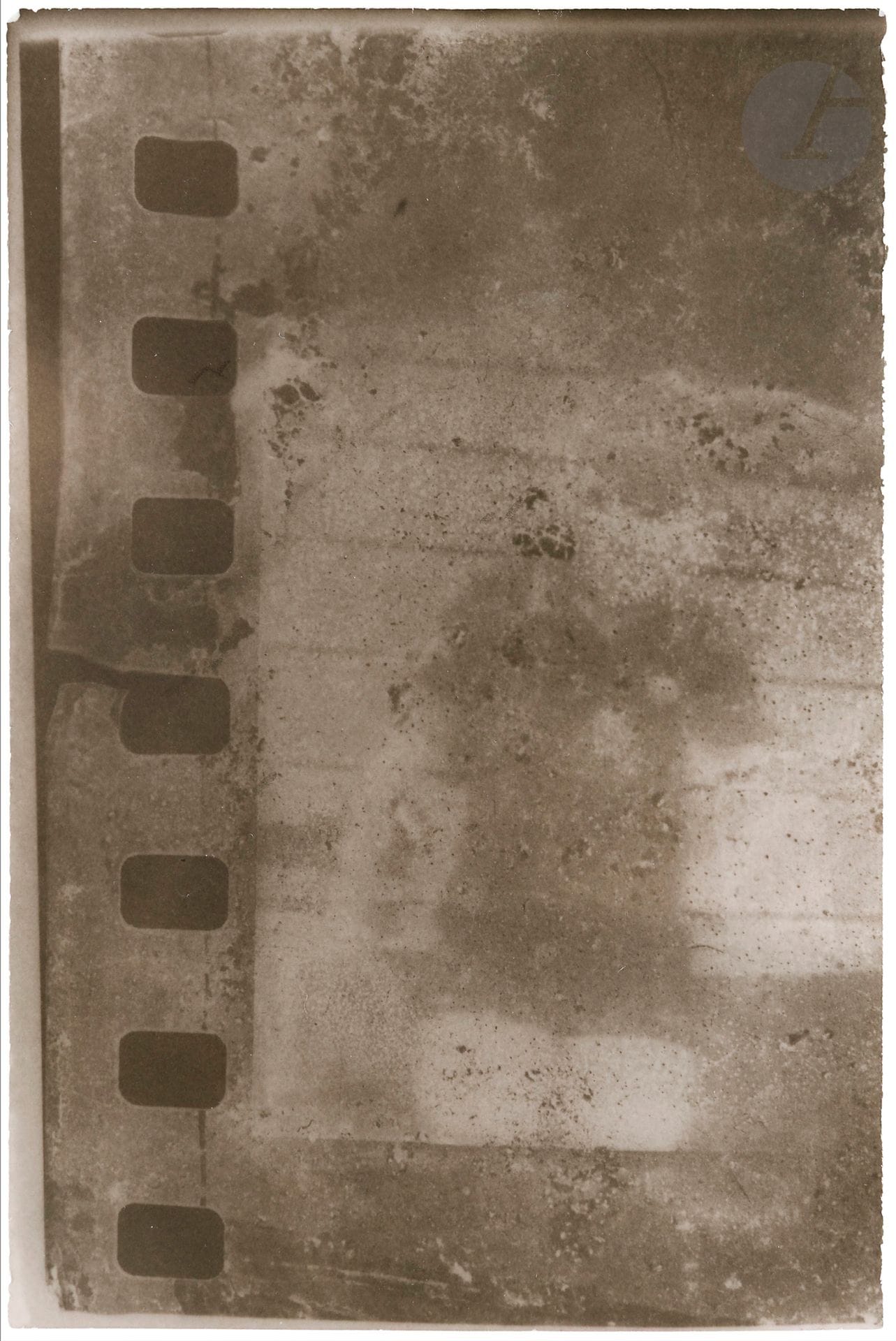 Miroslav Tichy (1926-2011) 
Sans titre [Silhouette], c. 1960-1970. 
Épreuve argentique d’époque. 
14,6 x 9,7 cm