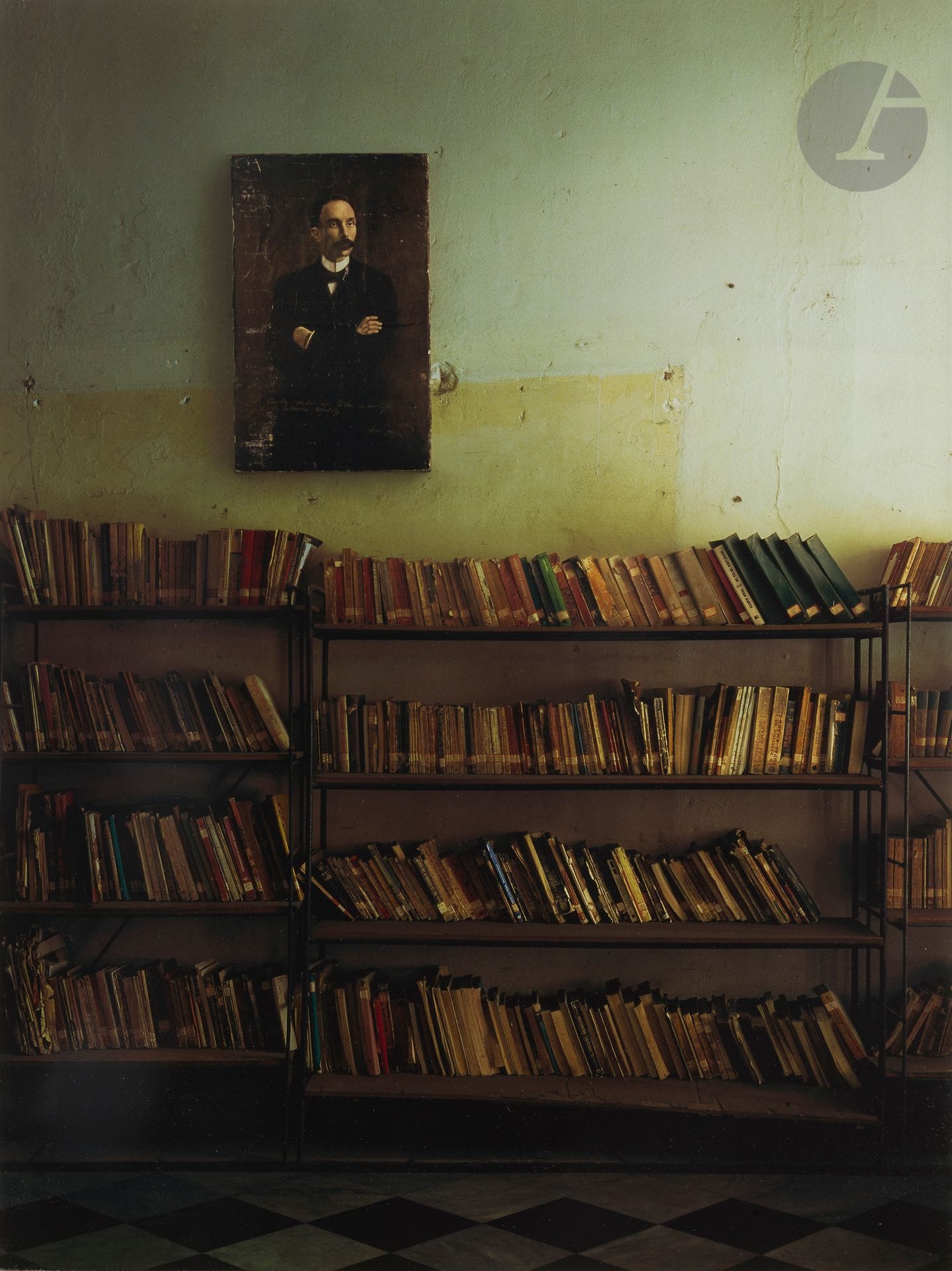 Désirée Dolron (1963) 
Libraria escuela Julio Mella, de la série Te di todos mis sueños, 2002-2003. 
Épreuve chromogénique (2005), contrecollée sur dibond et sous diasec, signée, titrée, datée et numérotée à 10 exemplaires à l’encre au verso du montage. 
67 x 50 cm - cadre