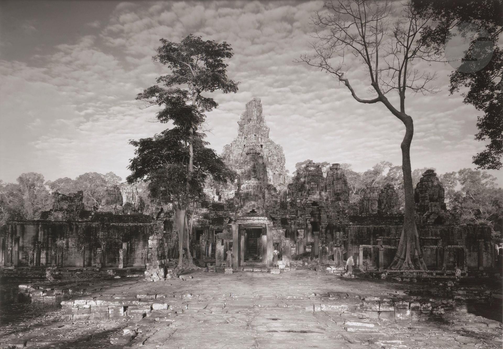 Kenro Izu (1949)
Angkor #79. Cambodia, 1994. 
Pigment print (2012) mounted on aluminum, signed, titled, dated and numbered 7 copies on photographer's label on reverse side of mount. 
Image : 71 x 102 cm - Sheet : 91,5 x 122 cm - frame

Provenance : 
- Galerie In Camera, Paris. 
- Private collection, France.